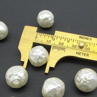 Vintage Faux Pearls, 15.5mm Round Pearlized Beads (8)