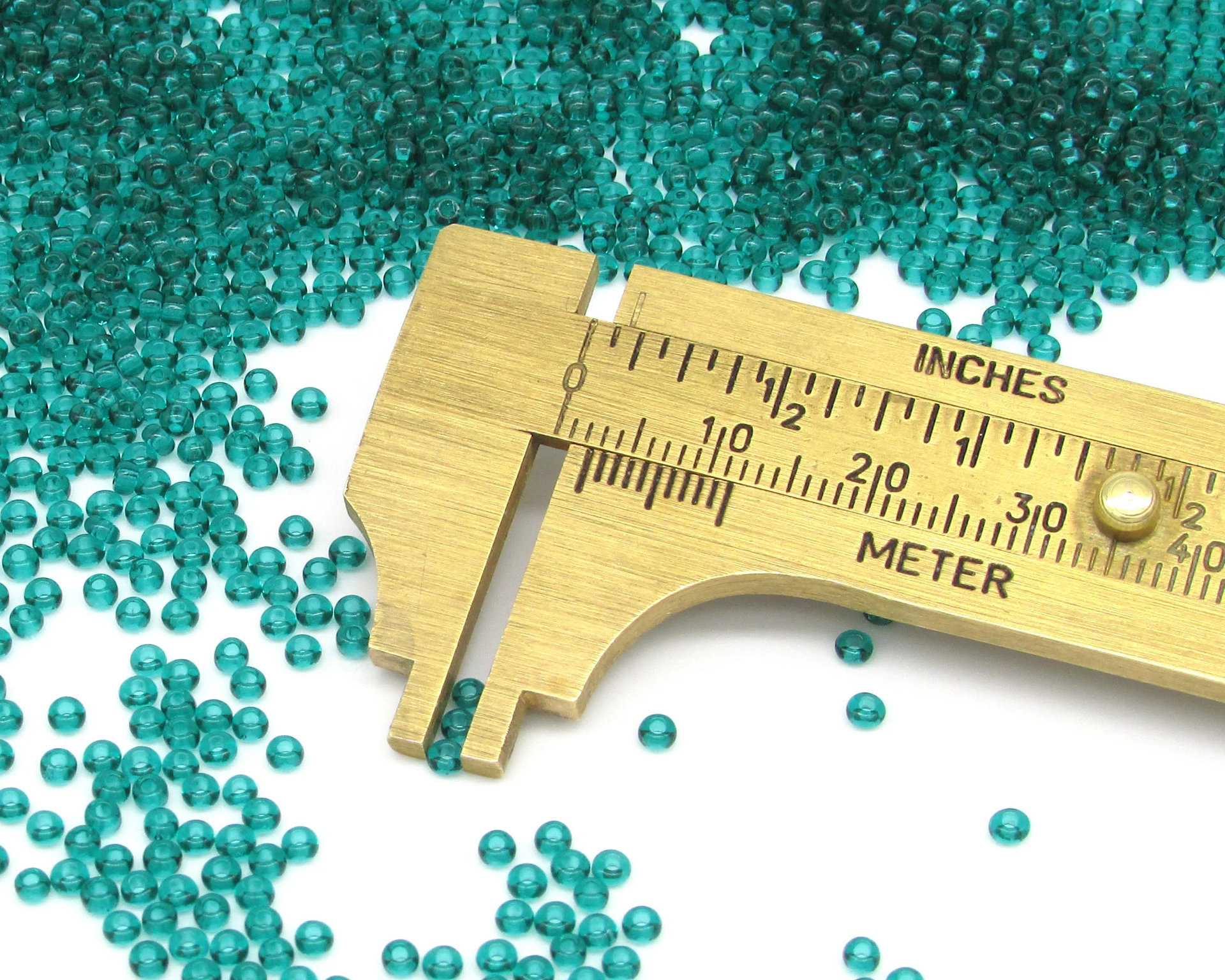 10/0 Round Seed Beads Translucent Teal (25g)