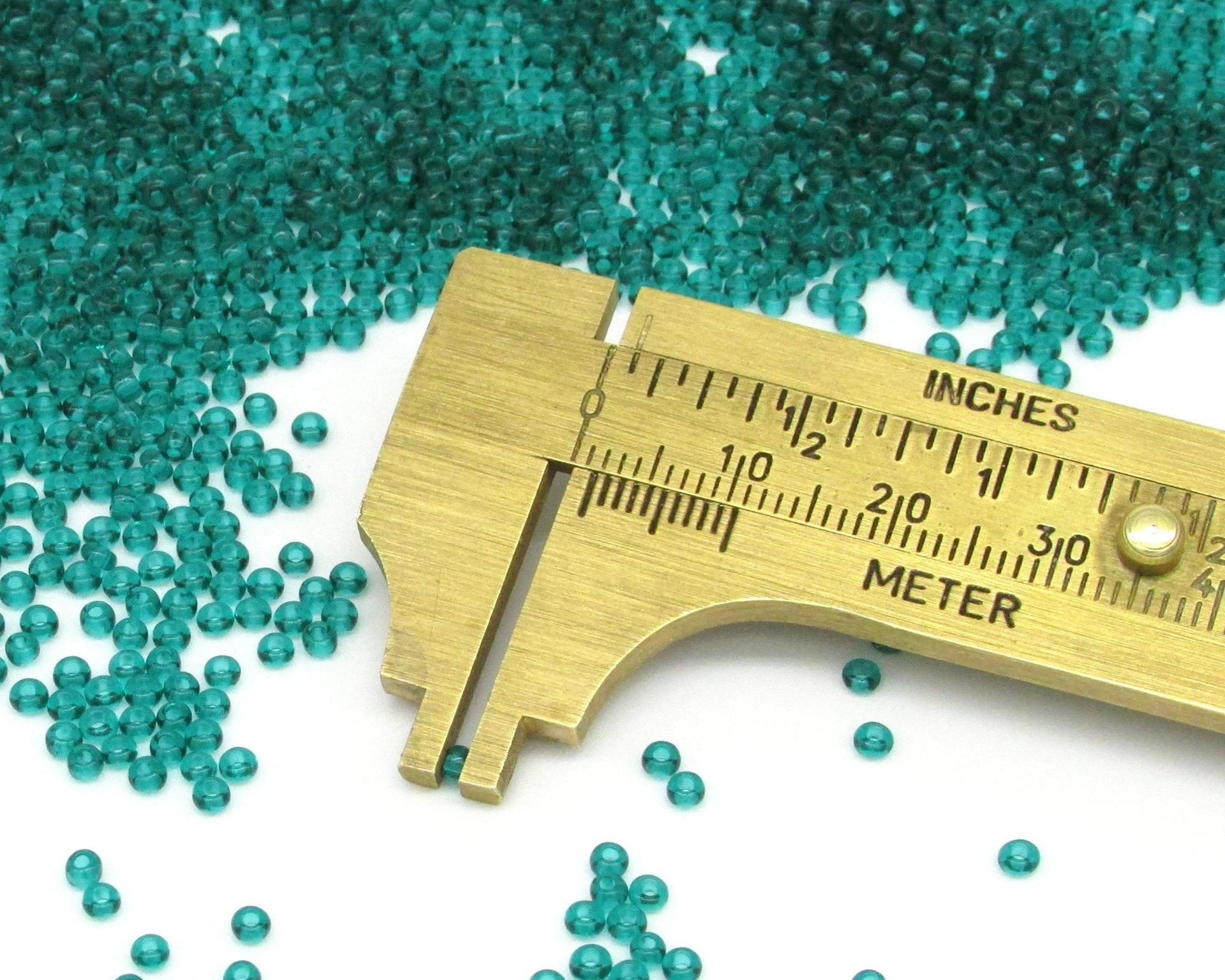 10/0 Round Seed Beads Translucent Teal (25g)