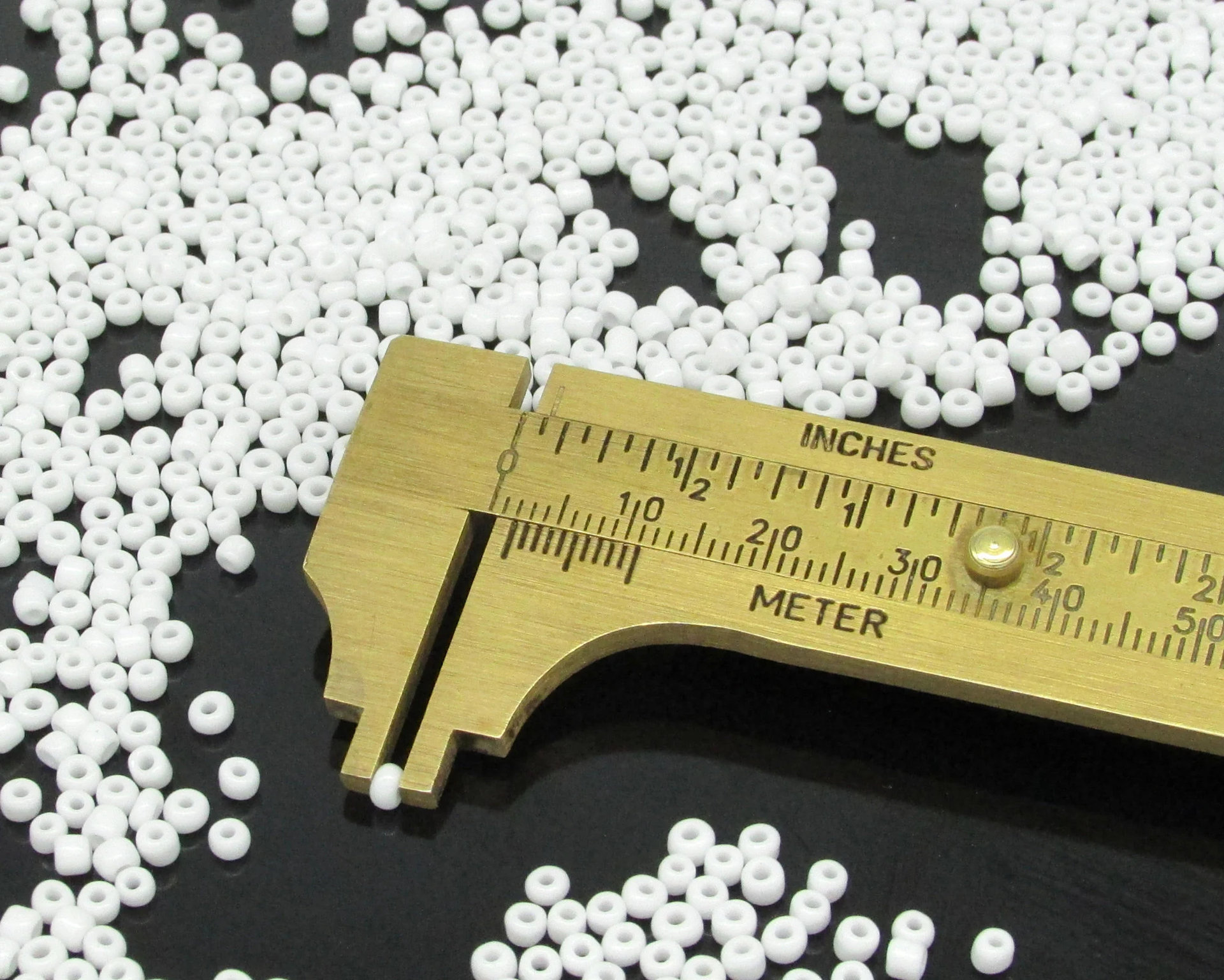 8/0 Round Seed Beads Opaque White (25g)