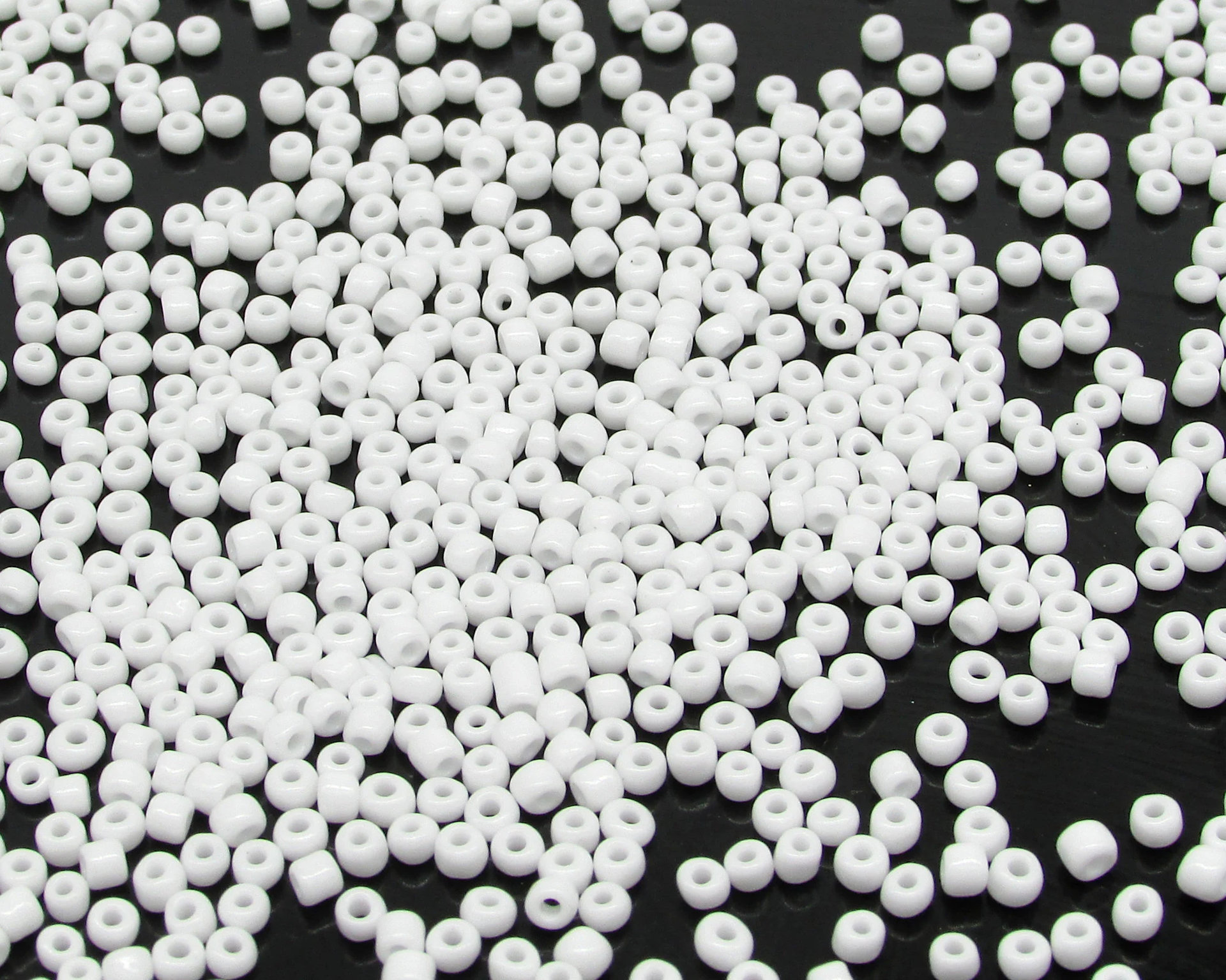 8/0 Round Seed Beads Opaque White (25g)