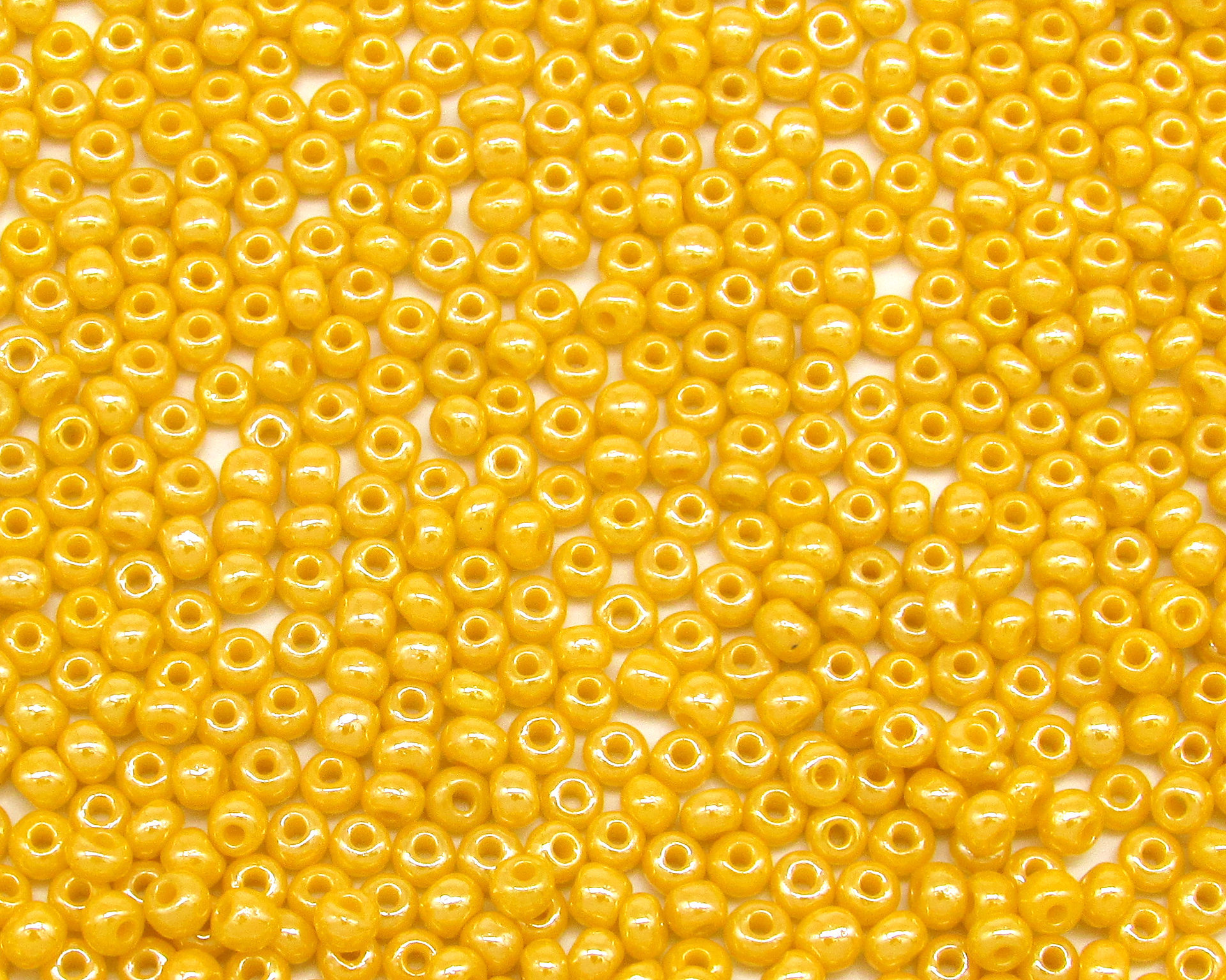 10/0 Seed Beads Opaque Orange Lustre (25g)