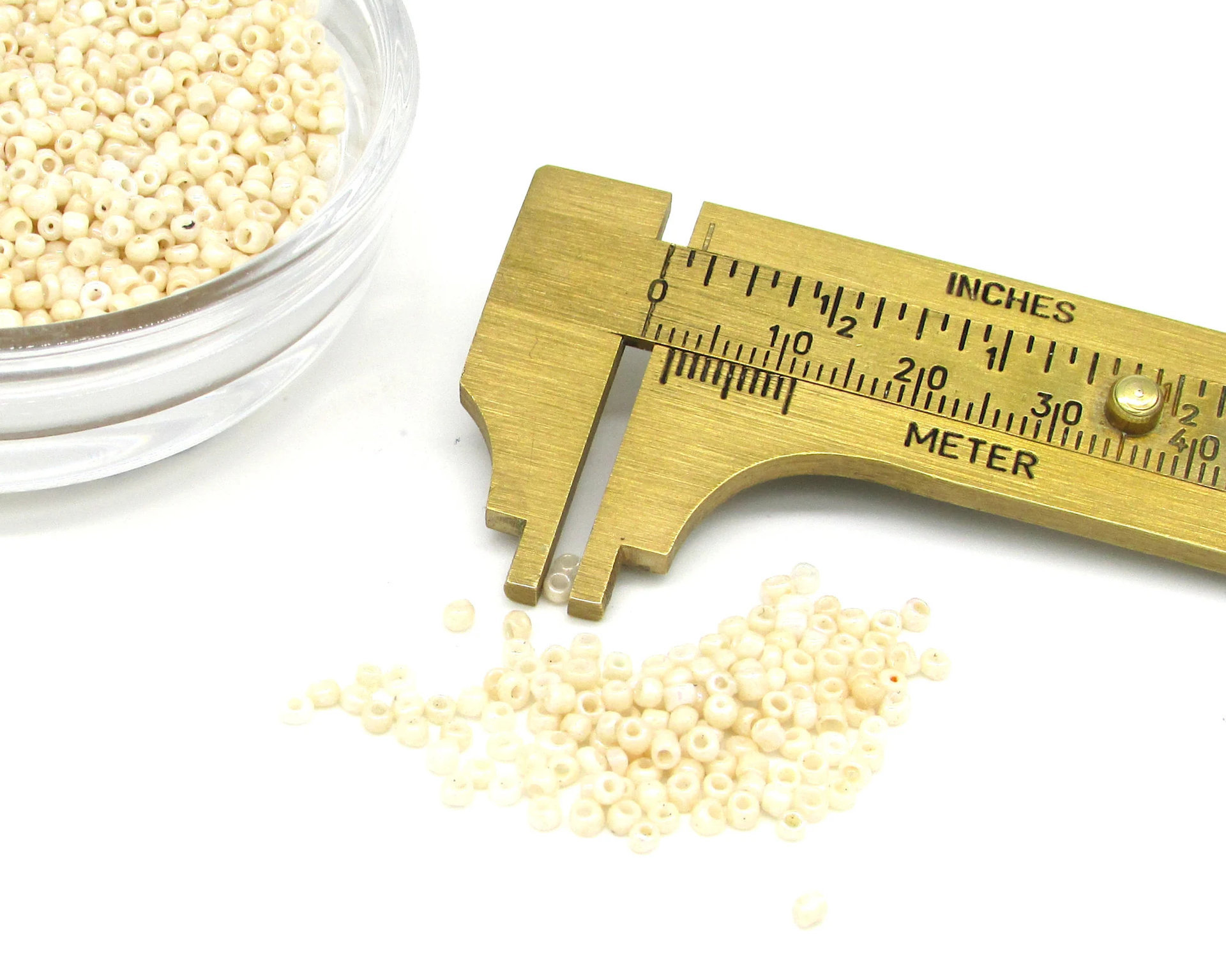 Cream Lustre 11/0 Seed Beads, Opaque Pale Beige Mini Rocailles, Tiny Round Spacers (25g)