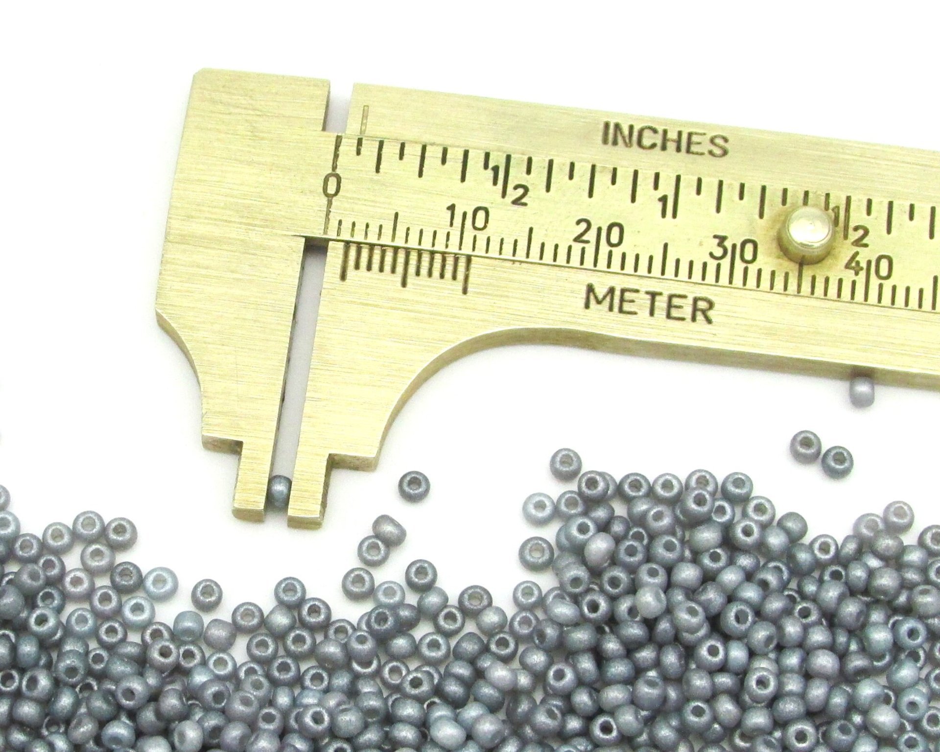 11/0 Seed Beads, Opaque Gray Pearl Matte Mini Rocailles, Tiny Round Spacers (25g)