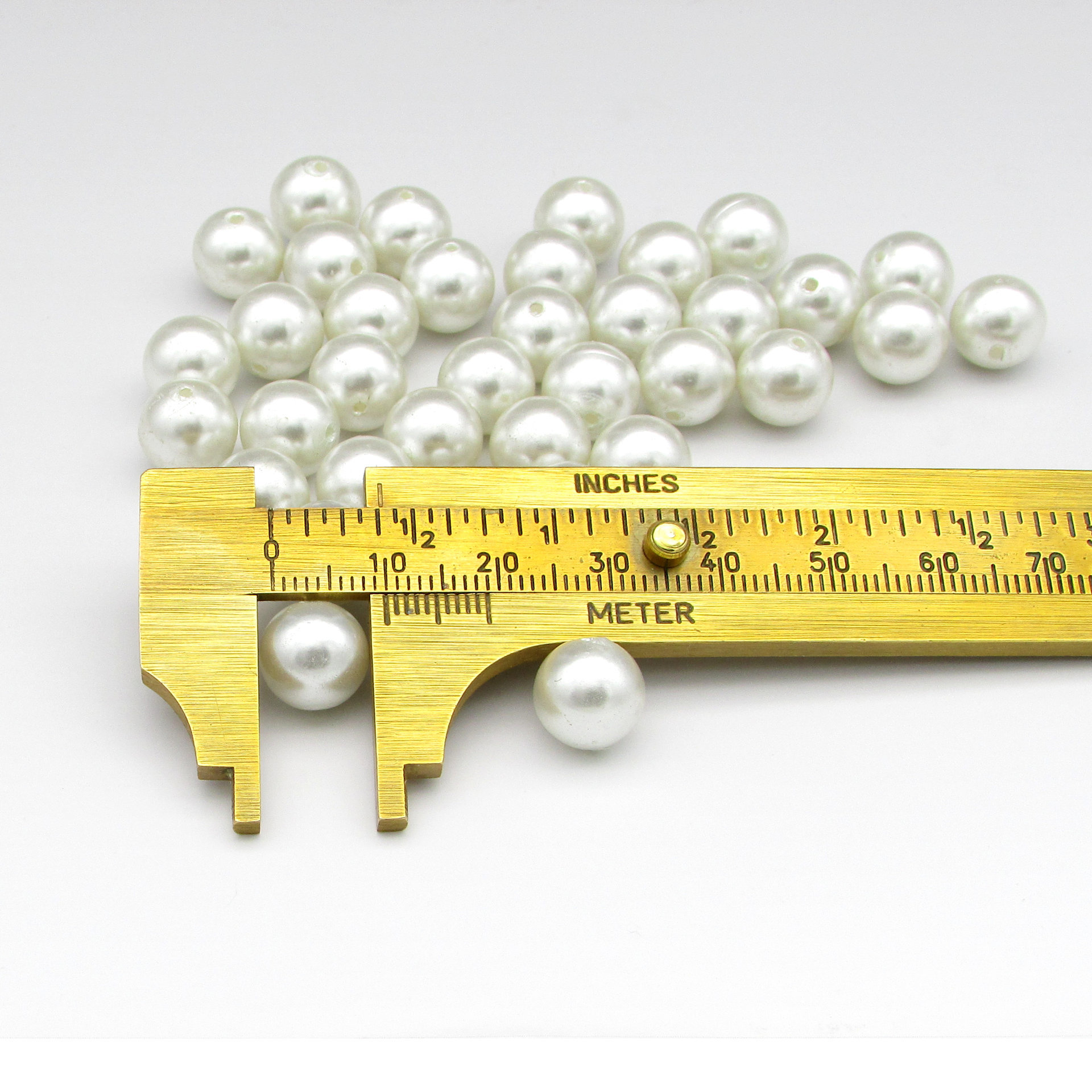 10mm Round White Lustre Beads, Vintage 1970's Plastic Pearls (36)
