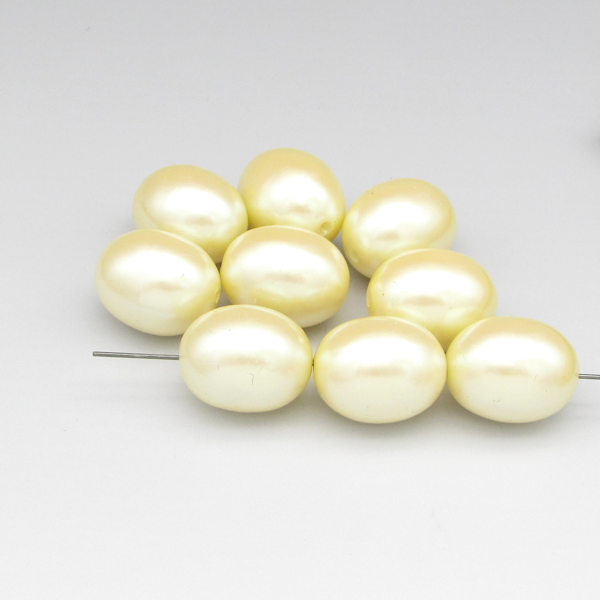 21.5x17mm Oval Barrels, Large Plastic Faux Pearls, Vintage Opaque Cream Beads (9)