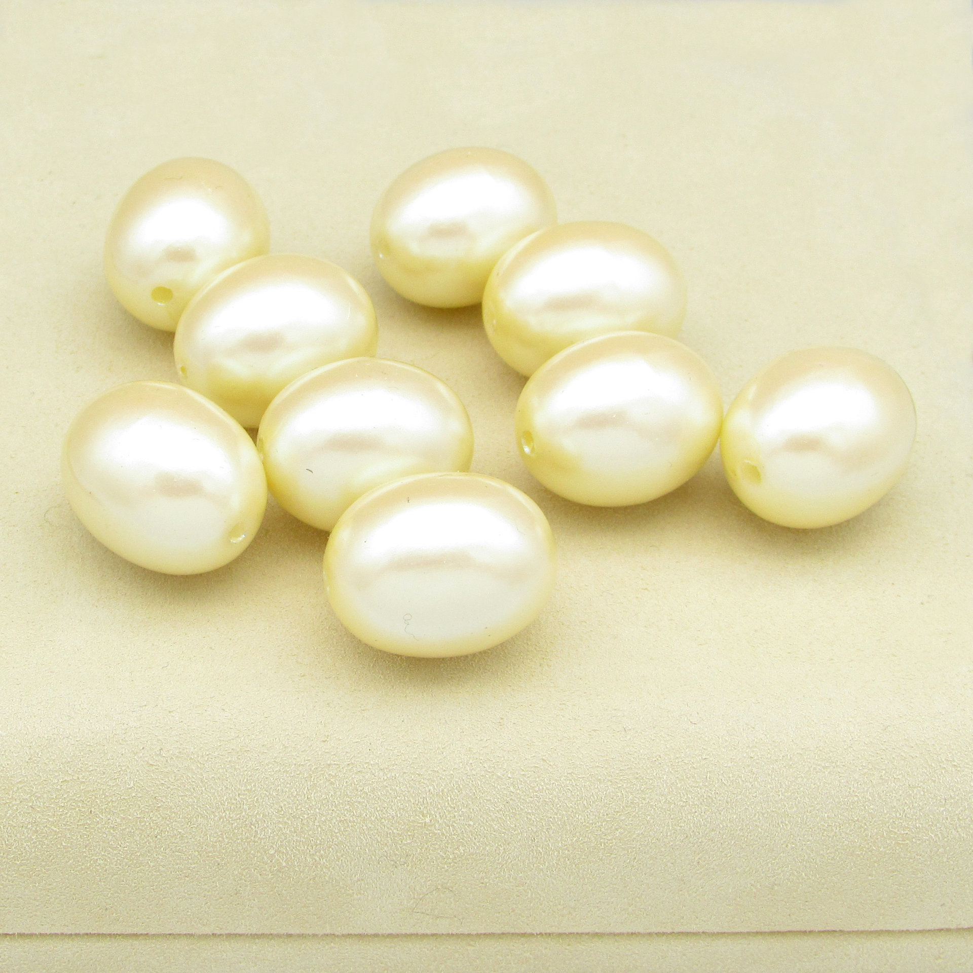 21.5x17mm Oval Barrels, Large Plastic Faux Pearls, Vintage Opaque Cream Beads (9)