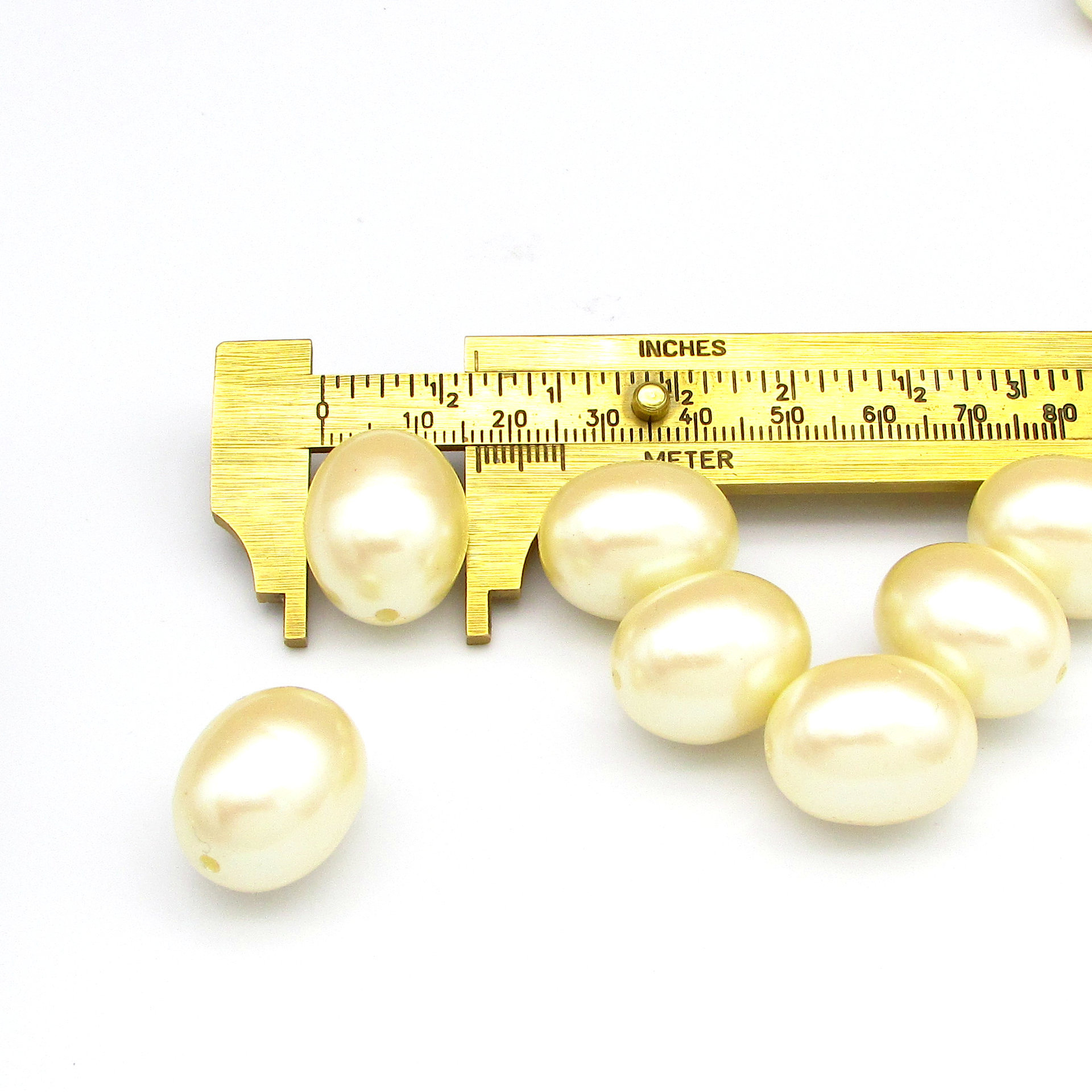 21.5x17mm Oval Barrels, Large Plastic Faux Pearls, Vintage Opaque Cream Beads (9)