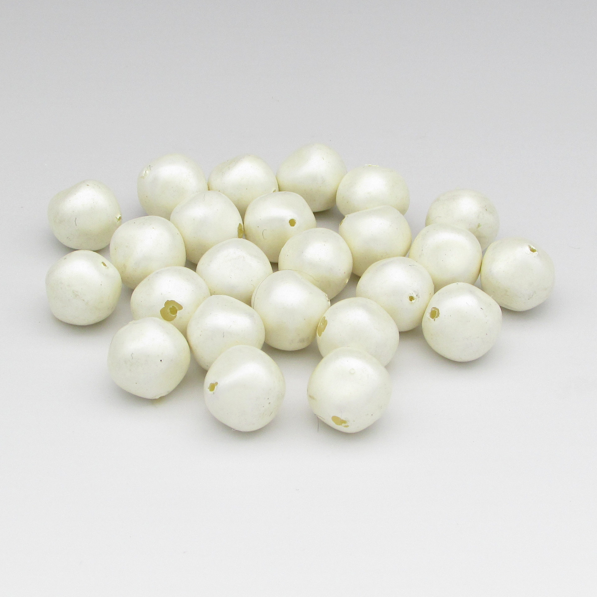 Vintage Faux Pearls, 13.5mm Baroque Round Beads (24)