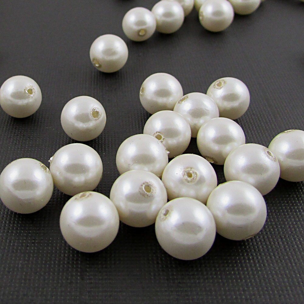 8mm Off White Vintage Faux Pearls (50pc)