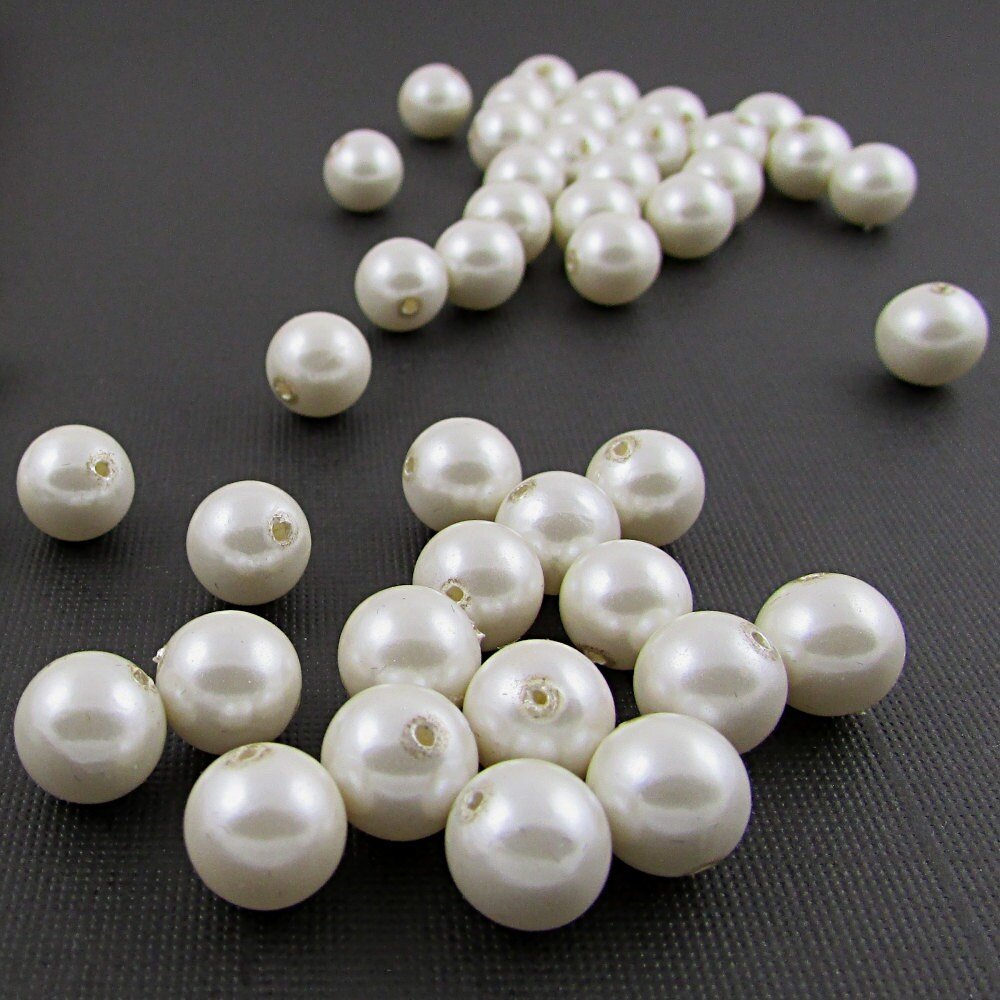 8mm Off White Vintage Faux Pearls (50pc)