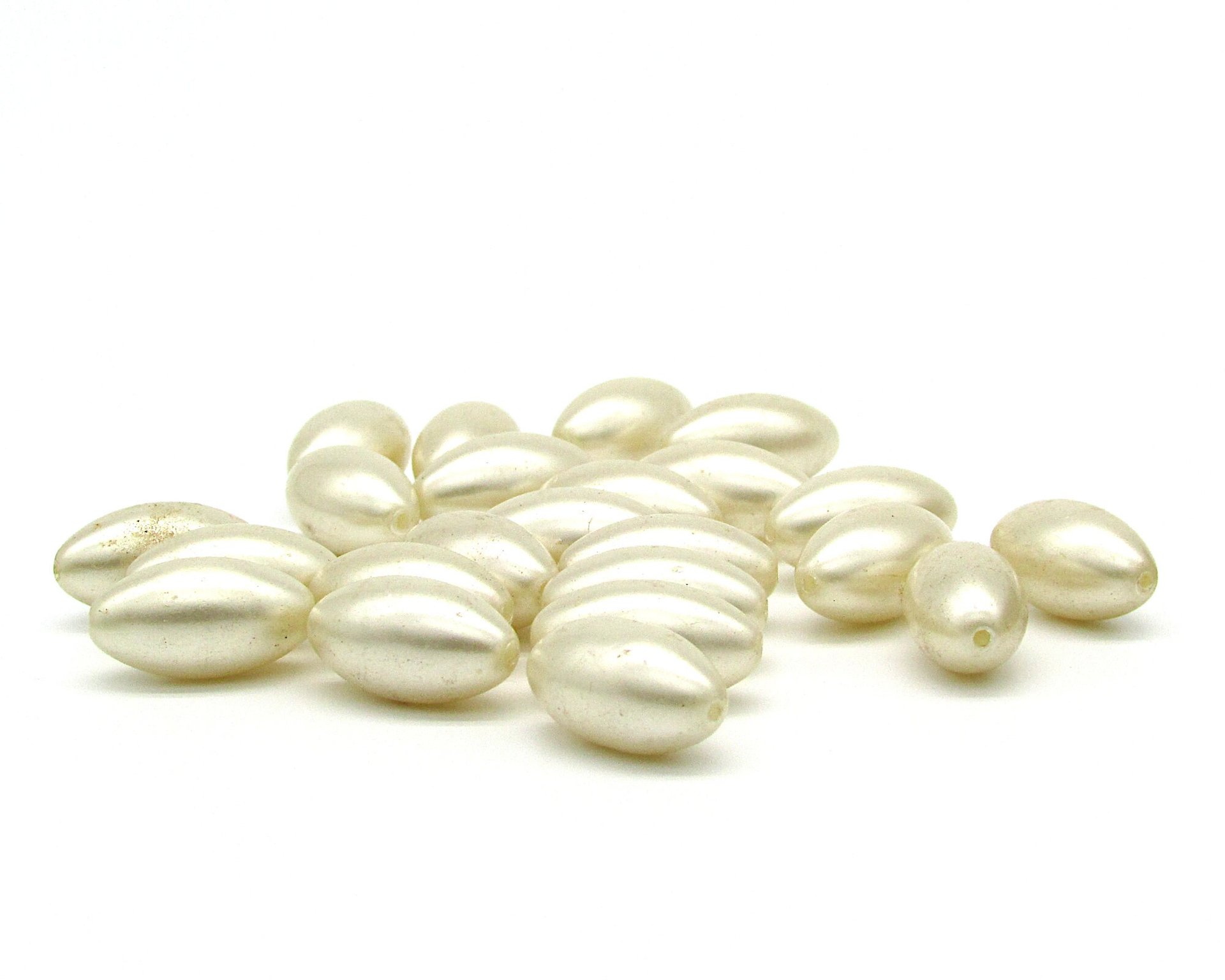 18.5x10mm Tapered Oval Plastic Beads, Vintage Cream Faux Pearls (23)