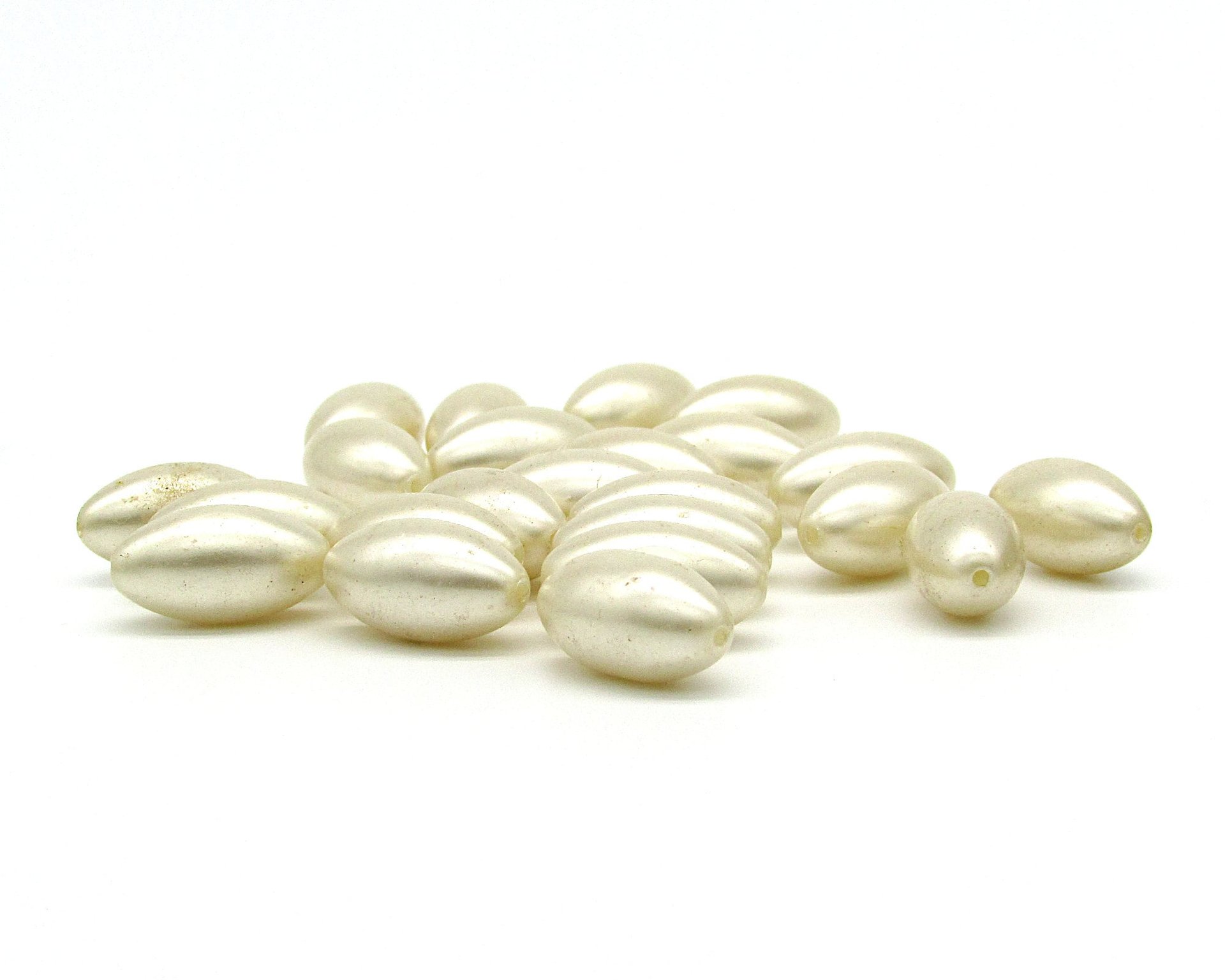 18.5x10mm Tapered Oval Plastic Beads, Vintage Cream Faux Pearls (23)