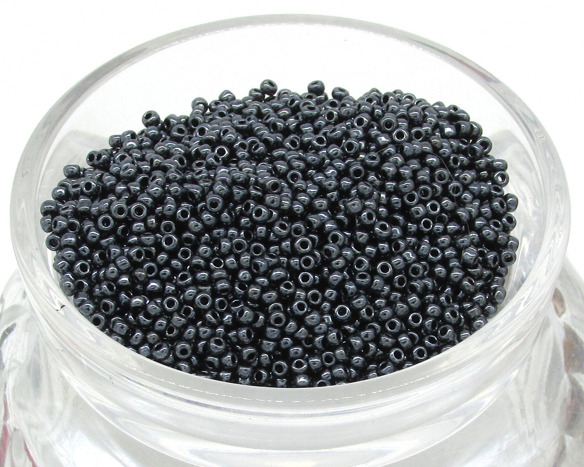 11/0 Round Seed Beads Hematite Gray (25g)