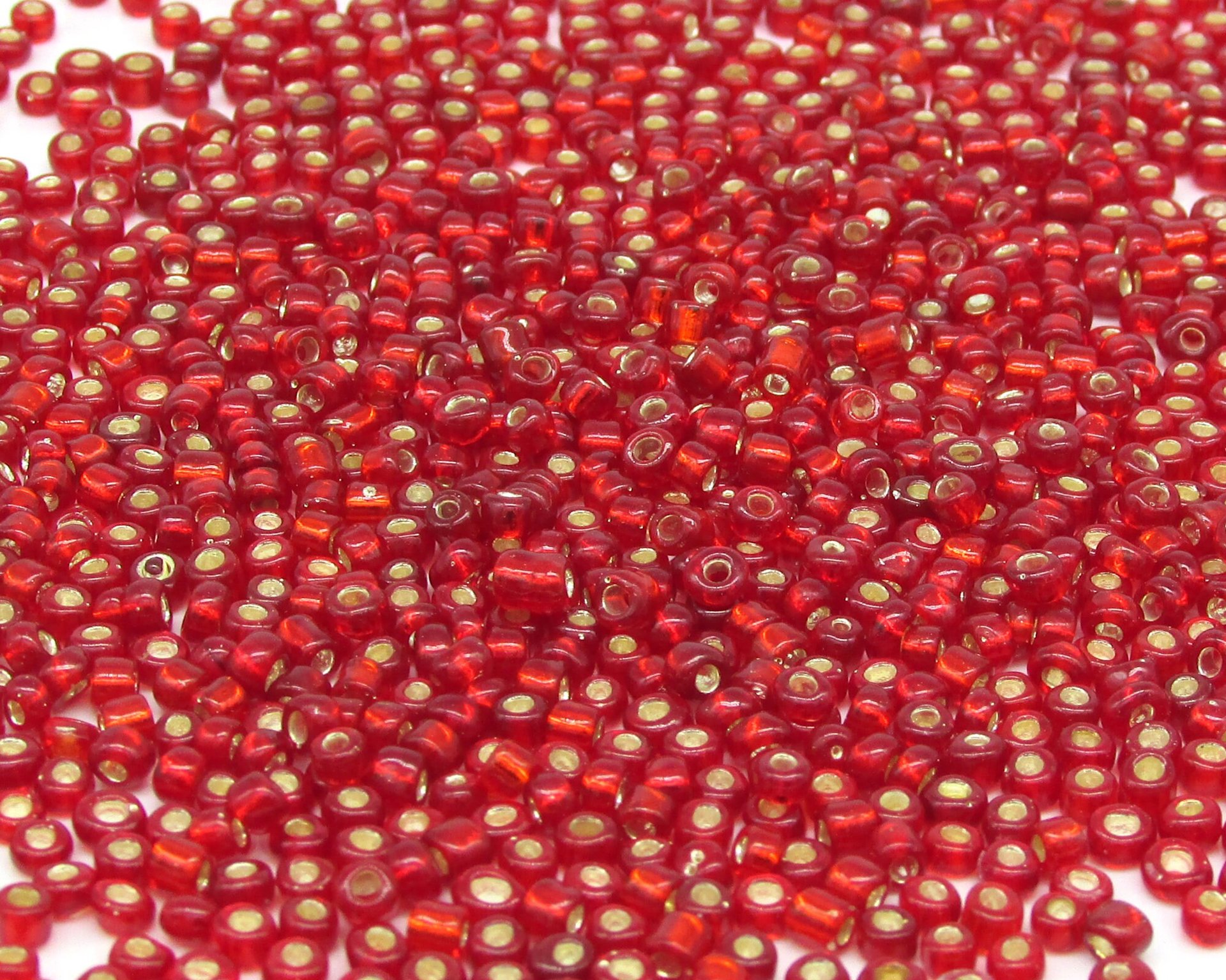 8/0 Round Seed Beads Red Foiled Rocailles