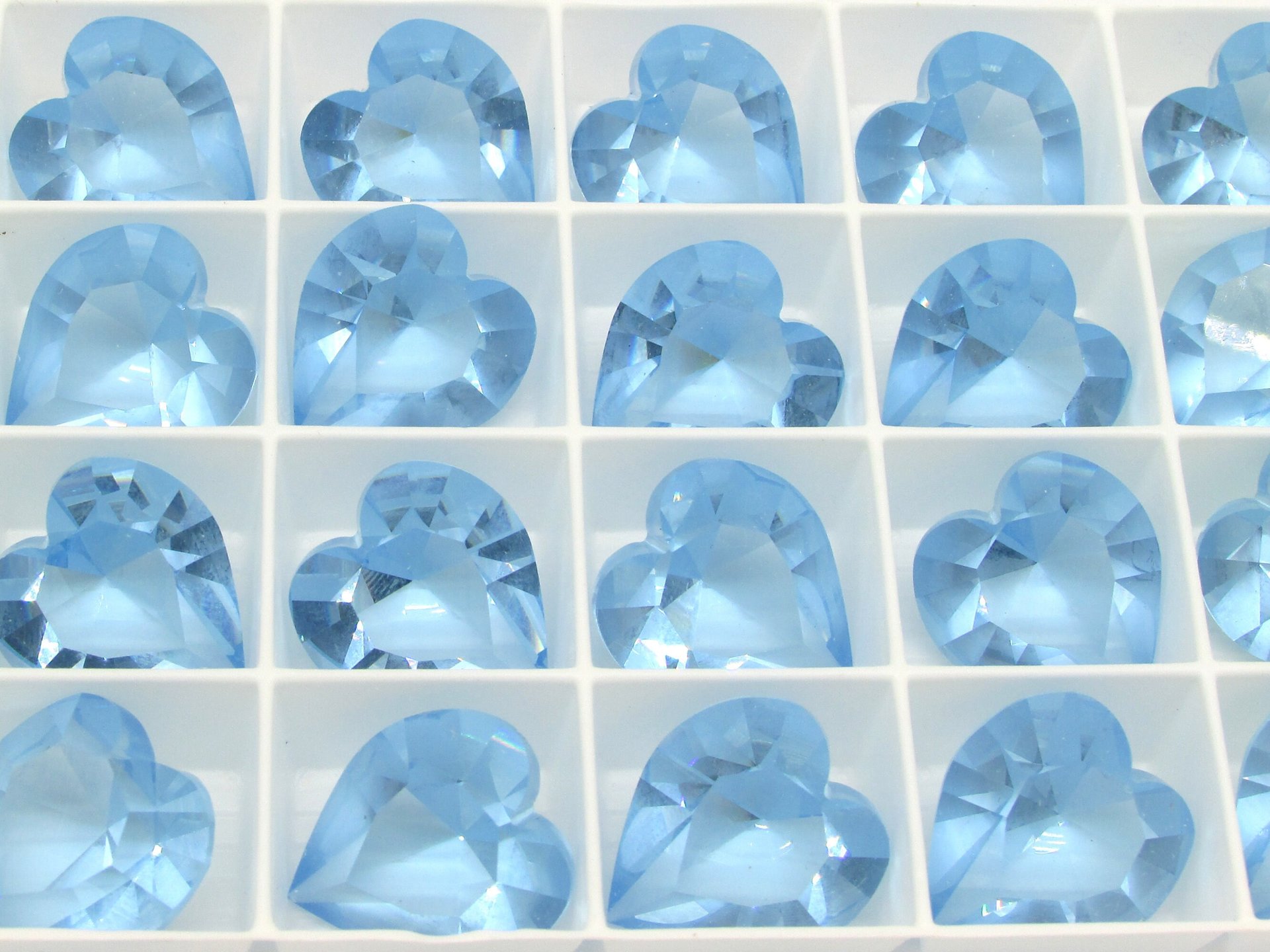 Vintage 18.7mm Faceted Heart Rhinestone