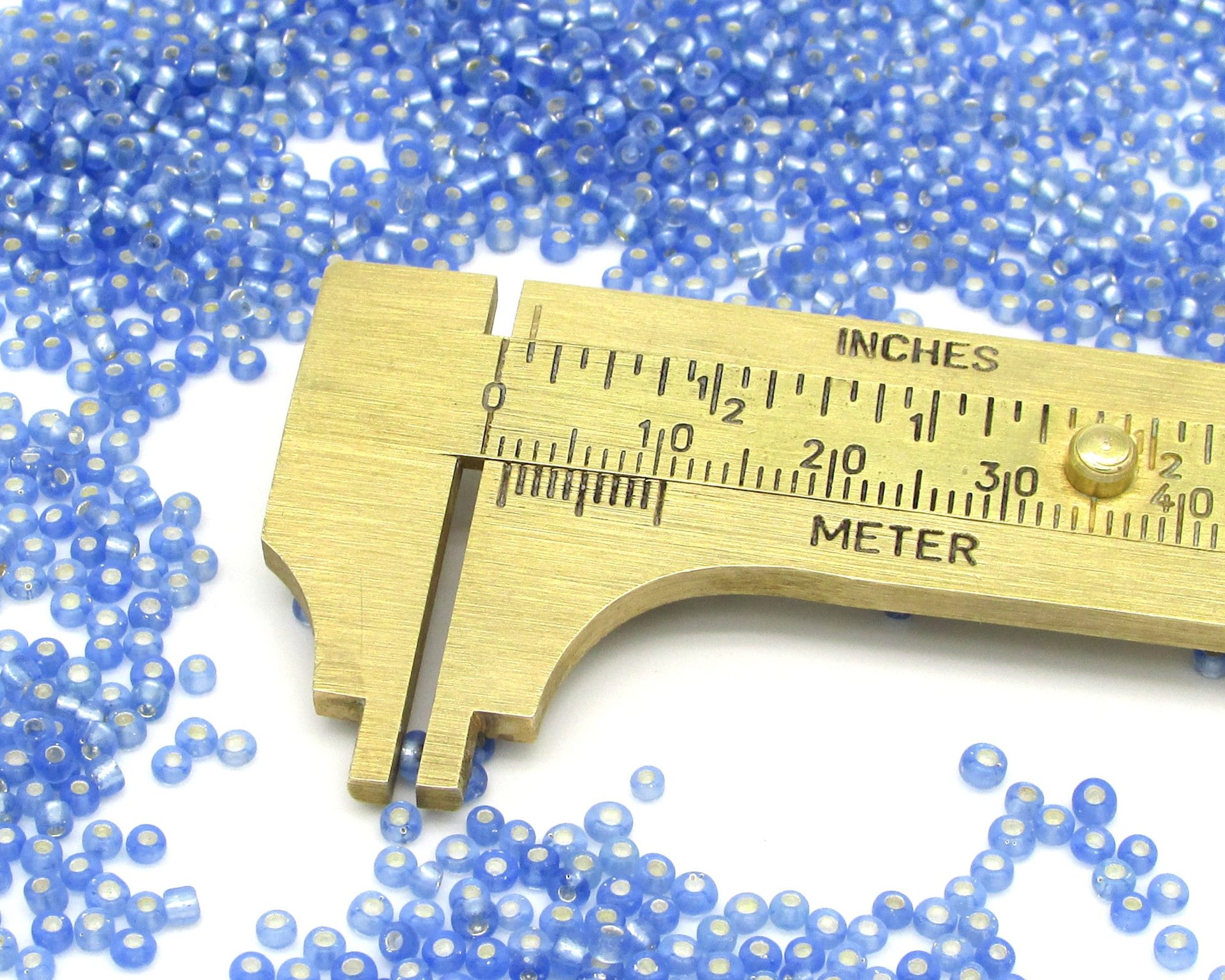 11/0 Round Seed Beads Light Blue (25g)