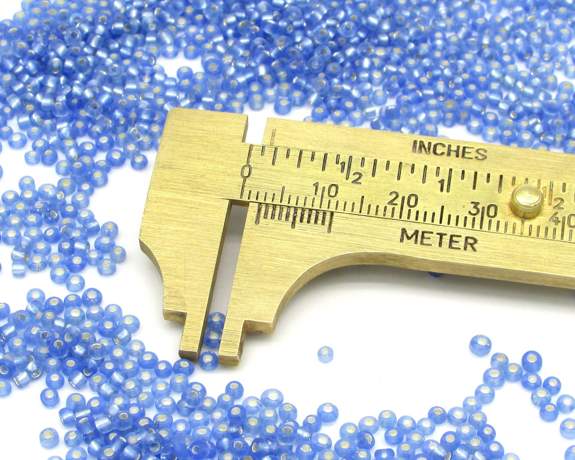 11/0 Round Seed Beads Light Blue (25g)