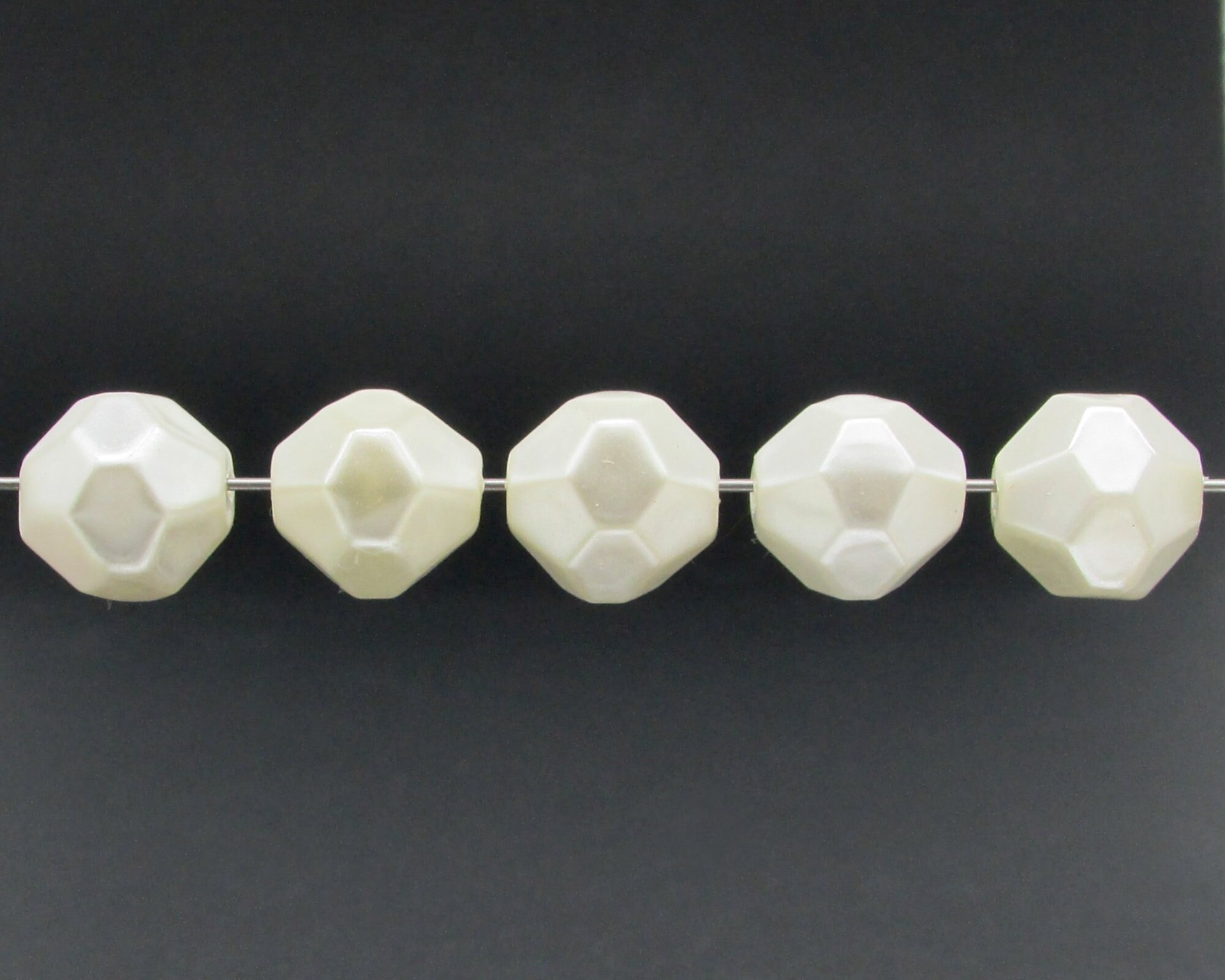 Vintage Cream Lustre Faceted Beads (42)