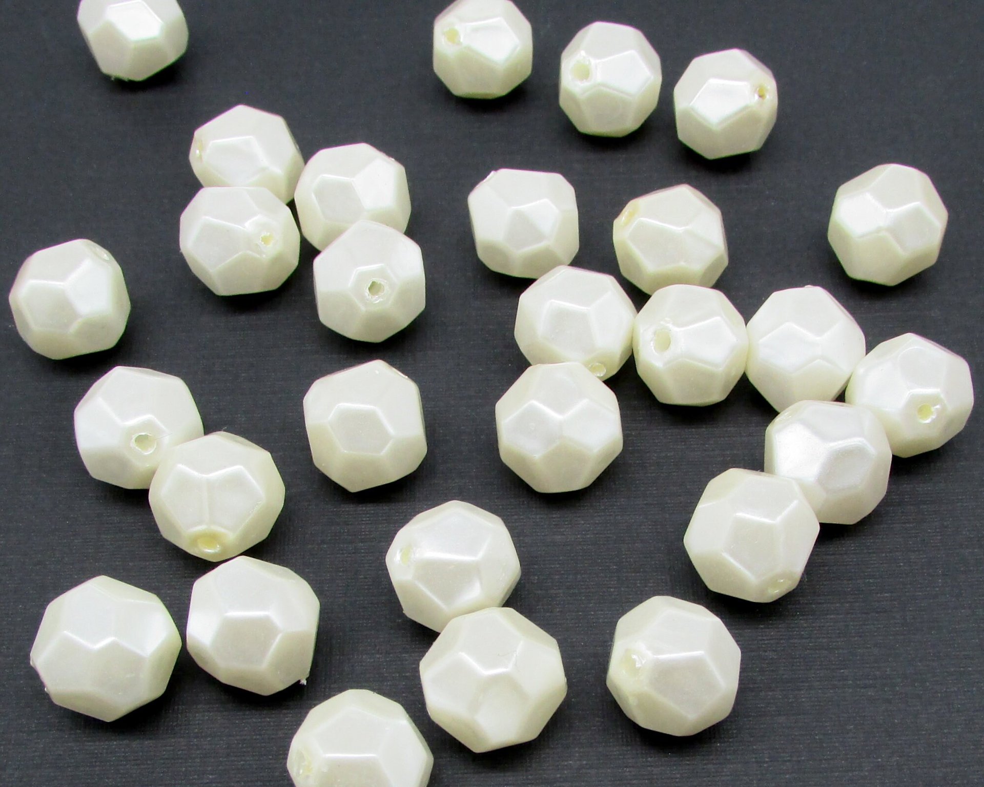 Vintage Cream Lustre Faceted Beads (42)