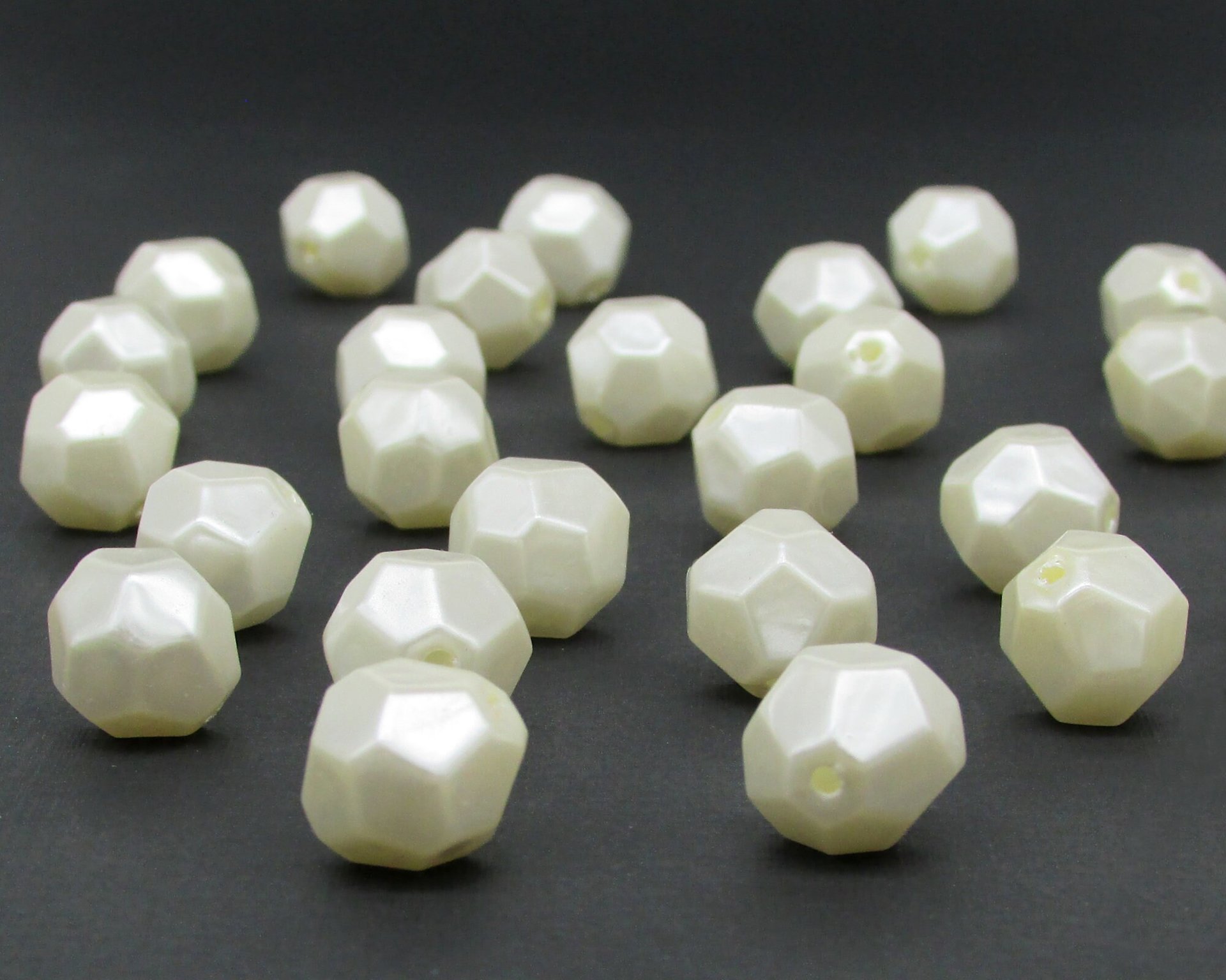 Vintage Cream Lustre Faceted Beads (42)