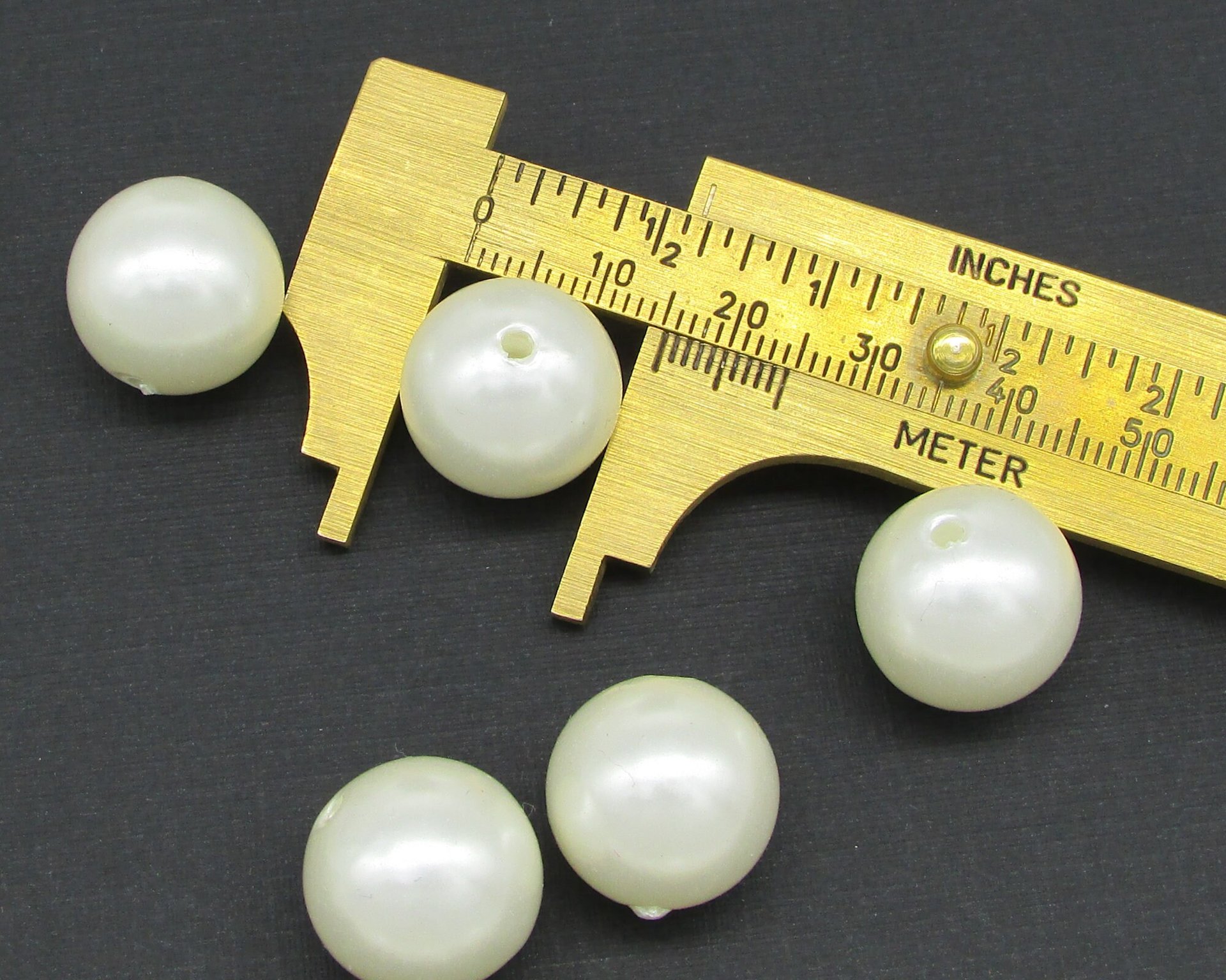 15.5mm Cultura Faux Pearl Plastic Beads (24)