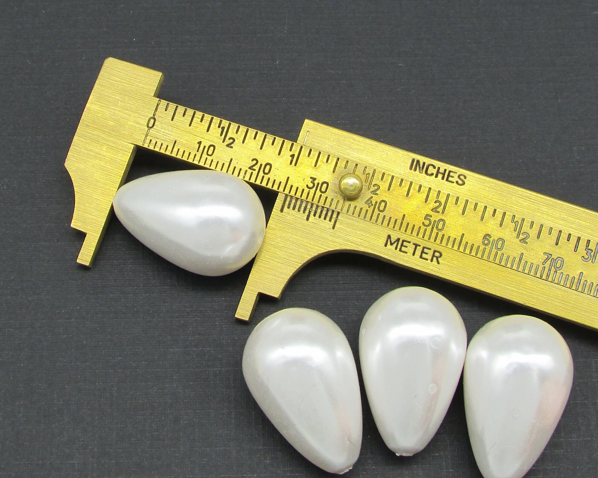 26.5x17mm Teardrop Beads, Opaque White Vintage Plastic Pearls (8)