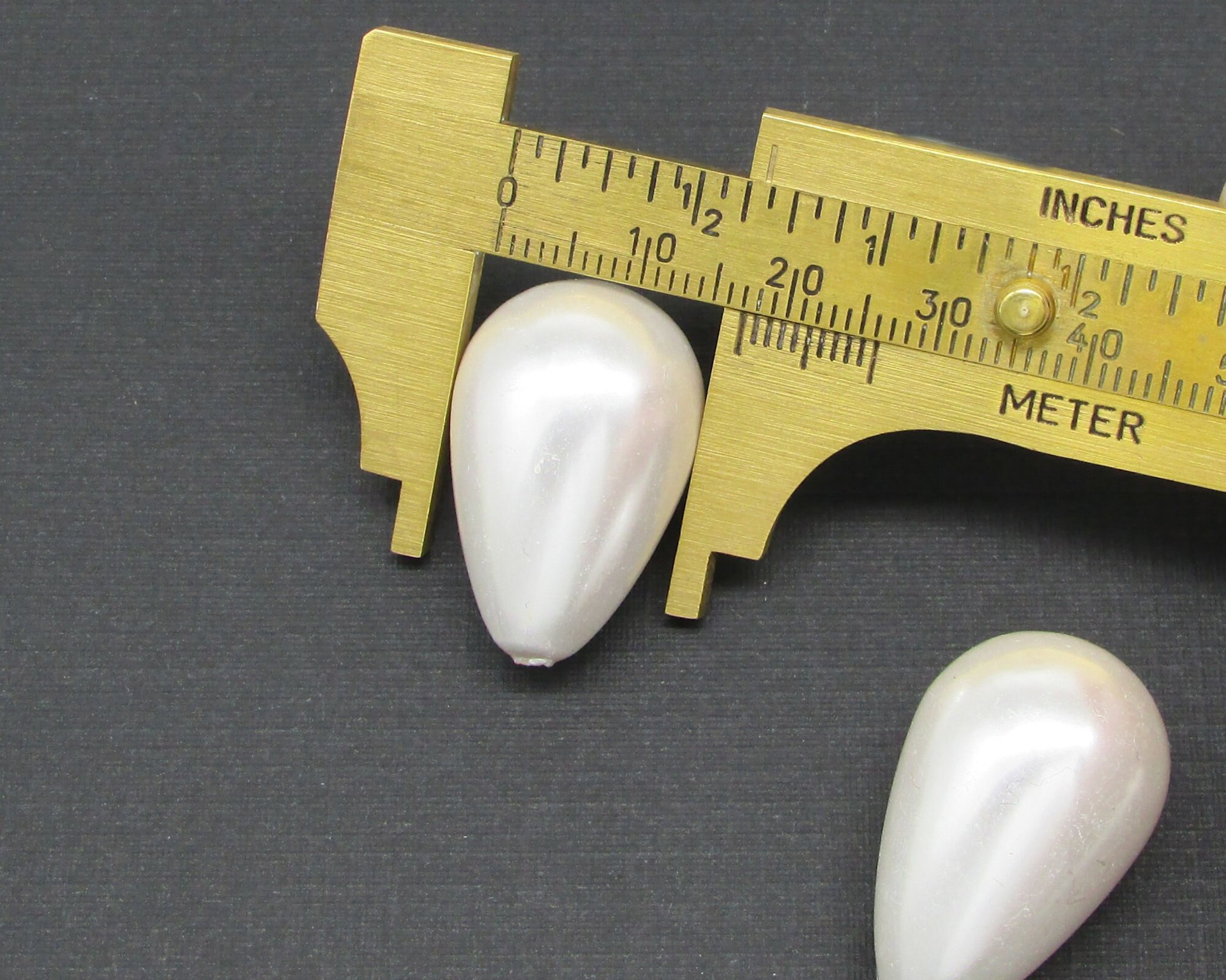 26.5x17mm Teardrop Beads, Opaque White Vintage Plastic Pearls (8)