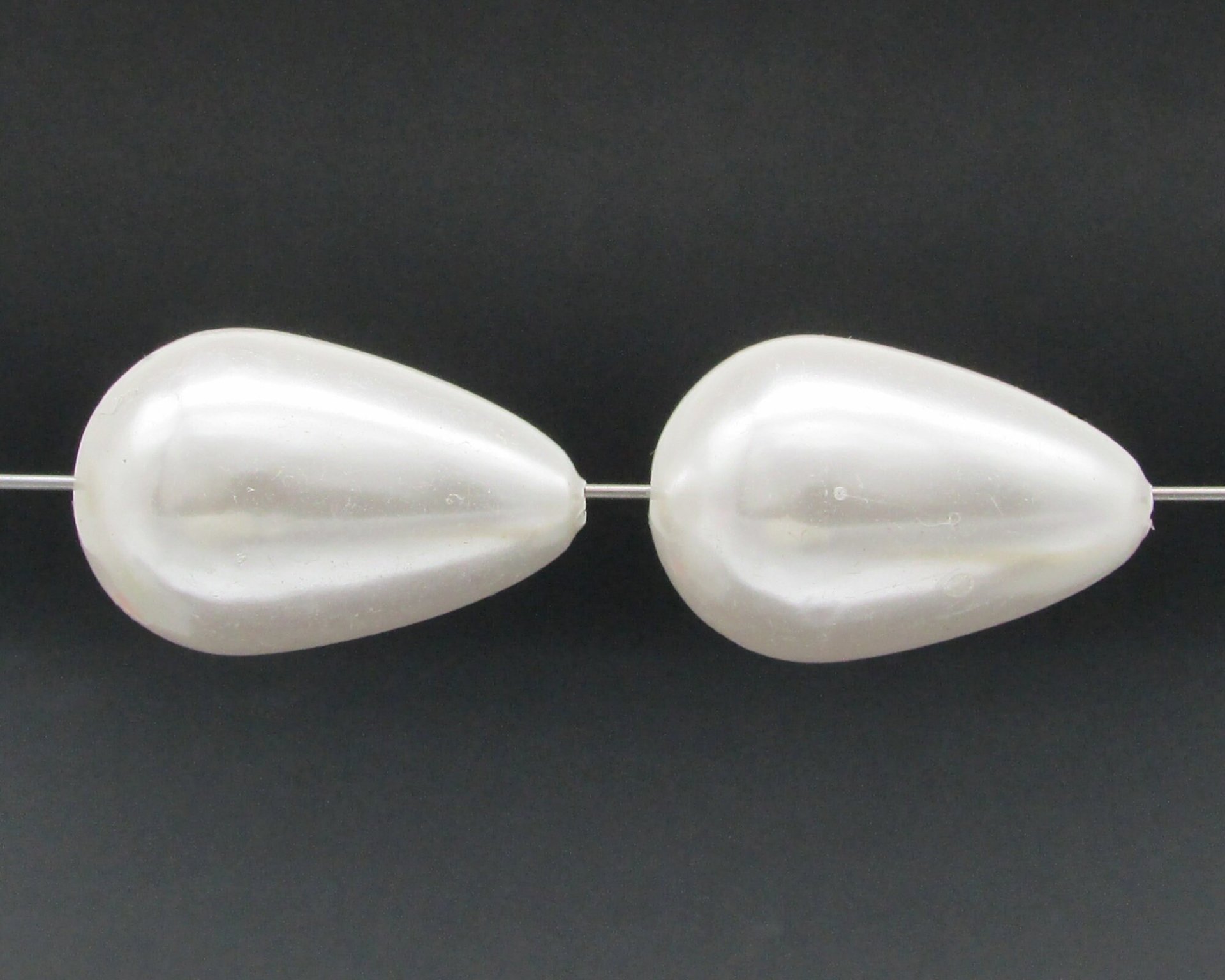 26.5x17mm Teardrop Beads, Opaque White Vintage Plastic Pearls (8)