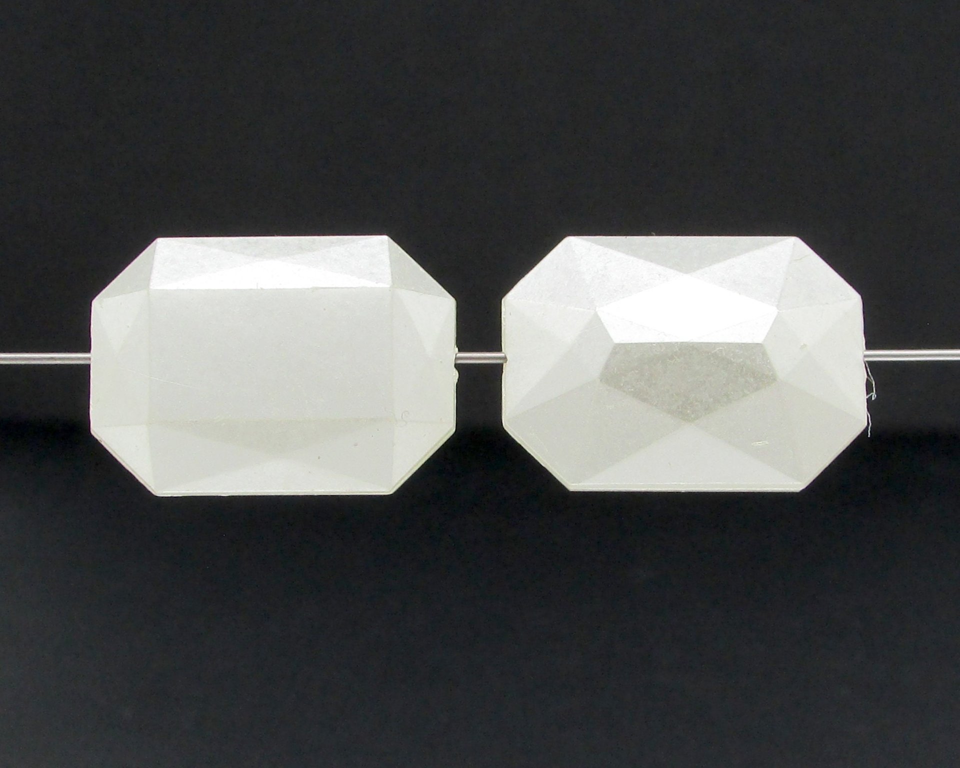 25x18mm Faceted Octagons, Opaque White Pearlized Baguettes, Vintage Plastic Beads (10)