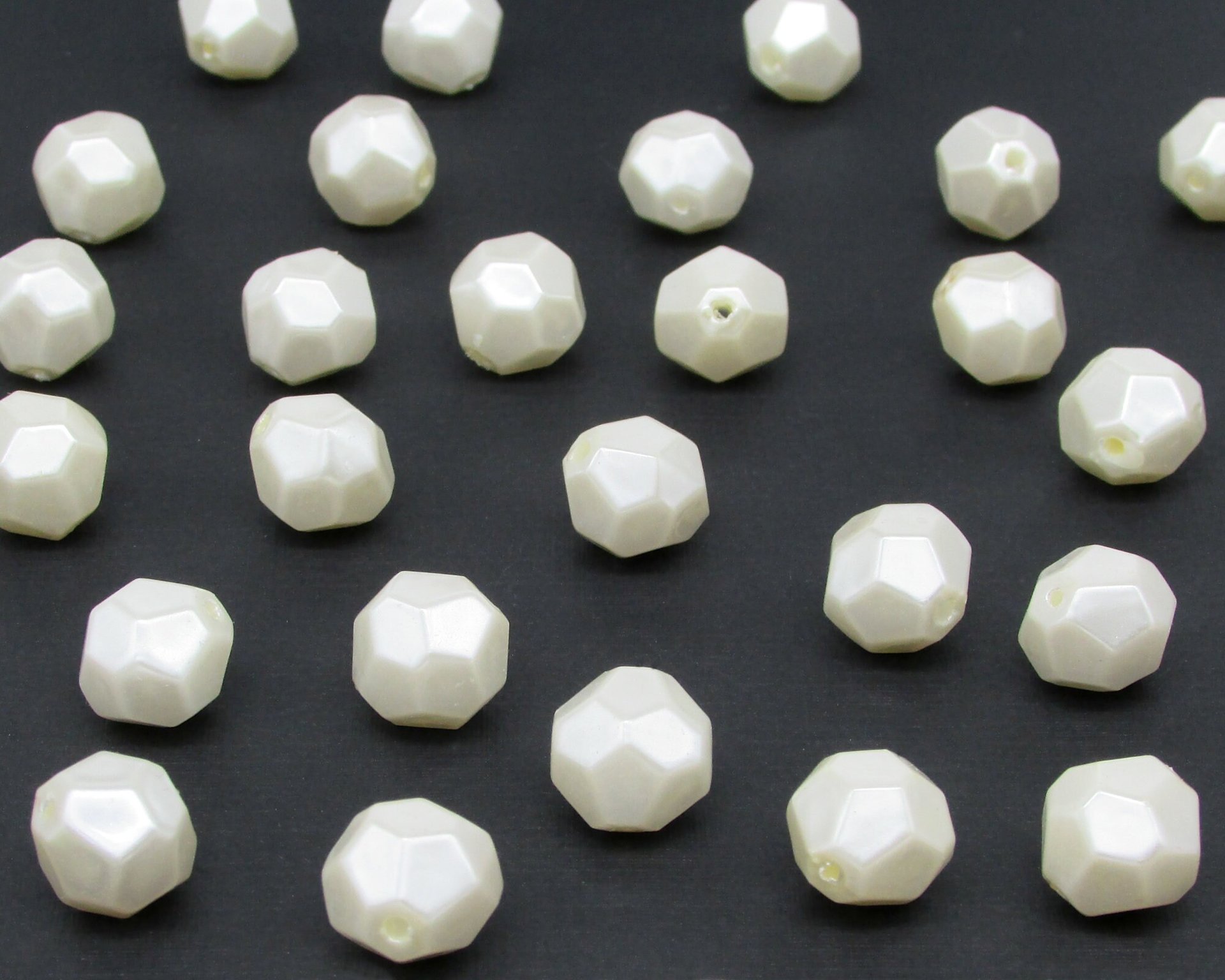Vintage Cream Lustre Faceted Beads (42)
