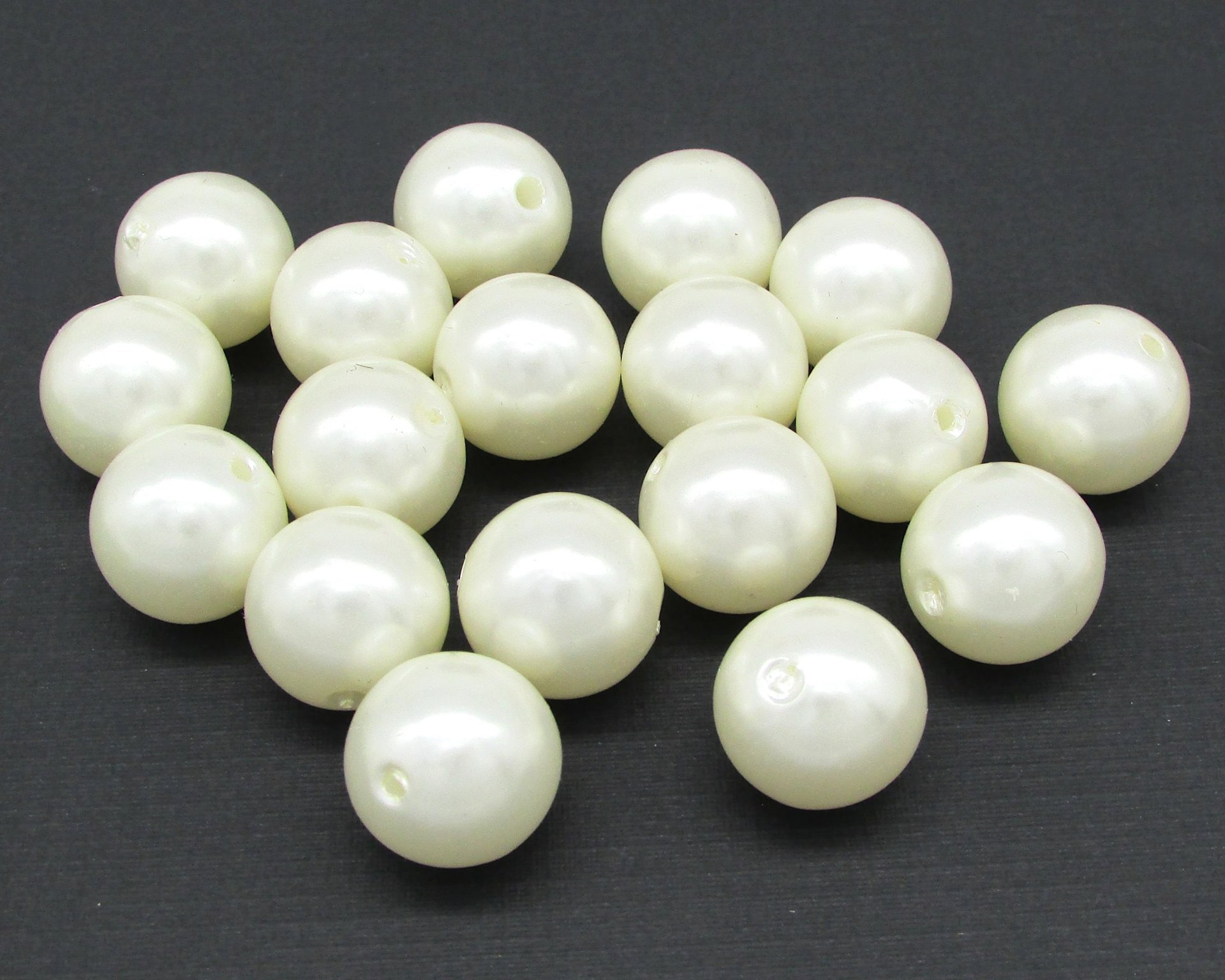 15.5mm Cultura Faux Pearl Plastic Beads (24)