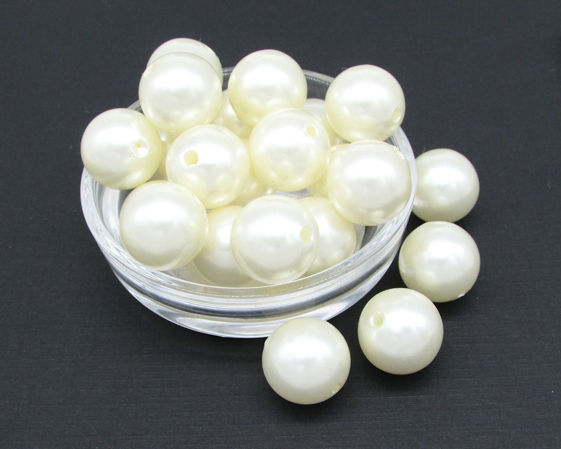 15.5mm Cultura Faux Pearl Plastic Beads (24)