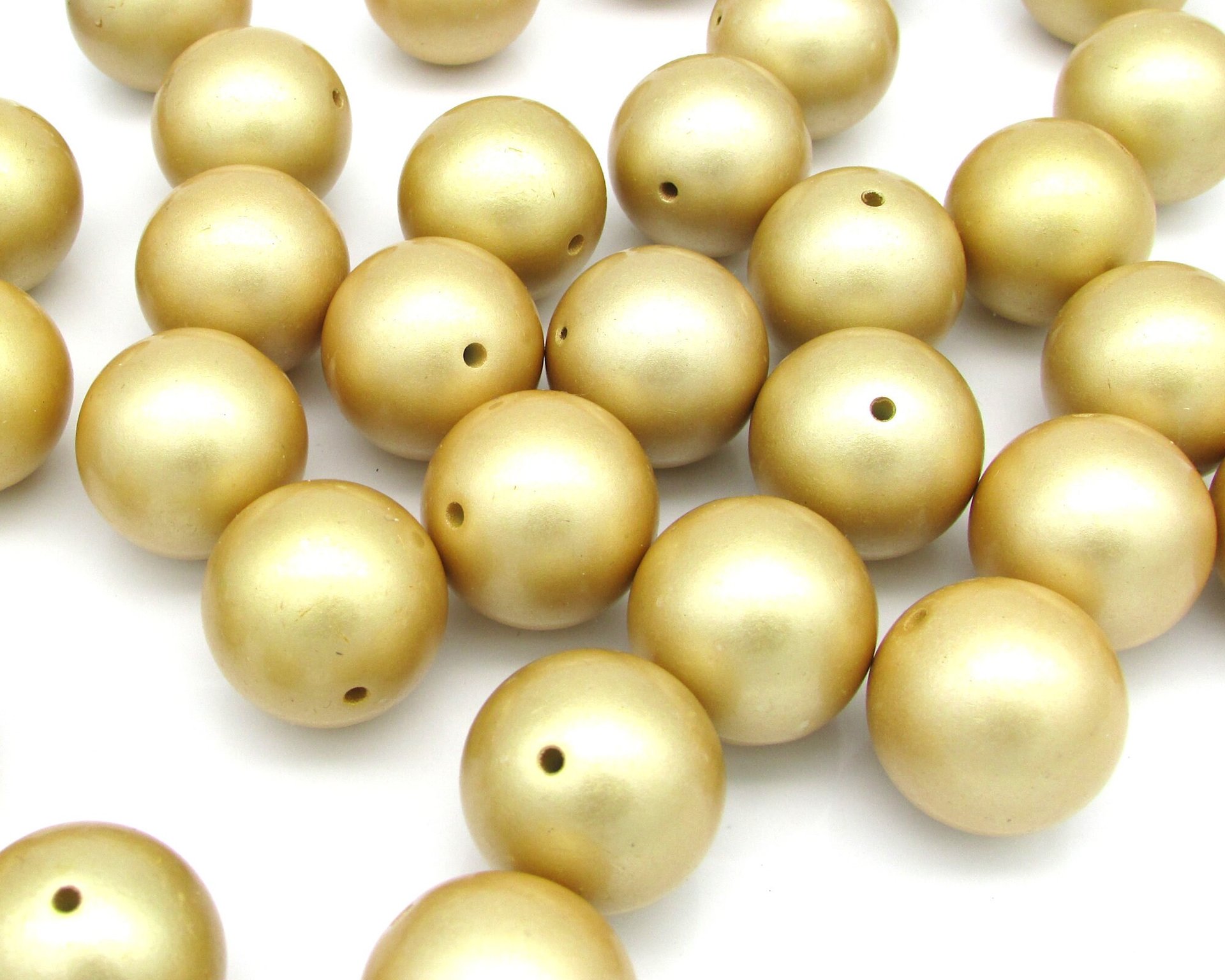 22mm Jumbo Faux Pearl Plastic Beads (6)