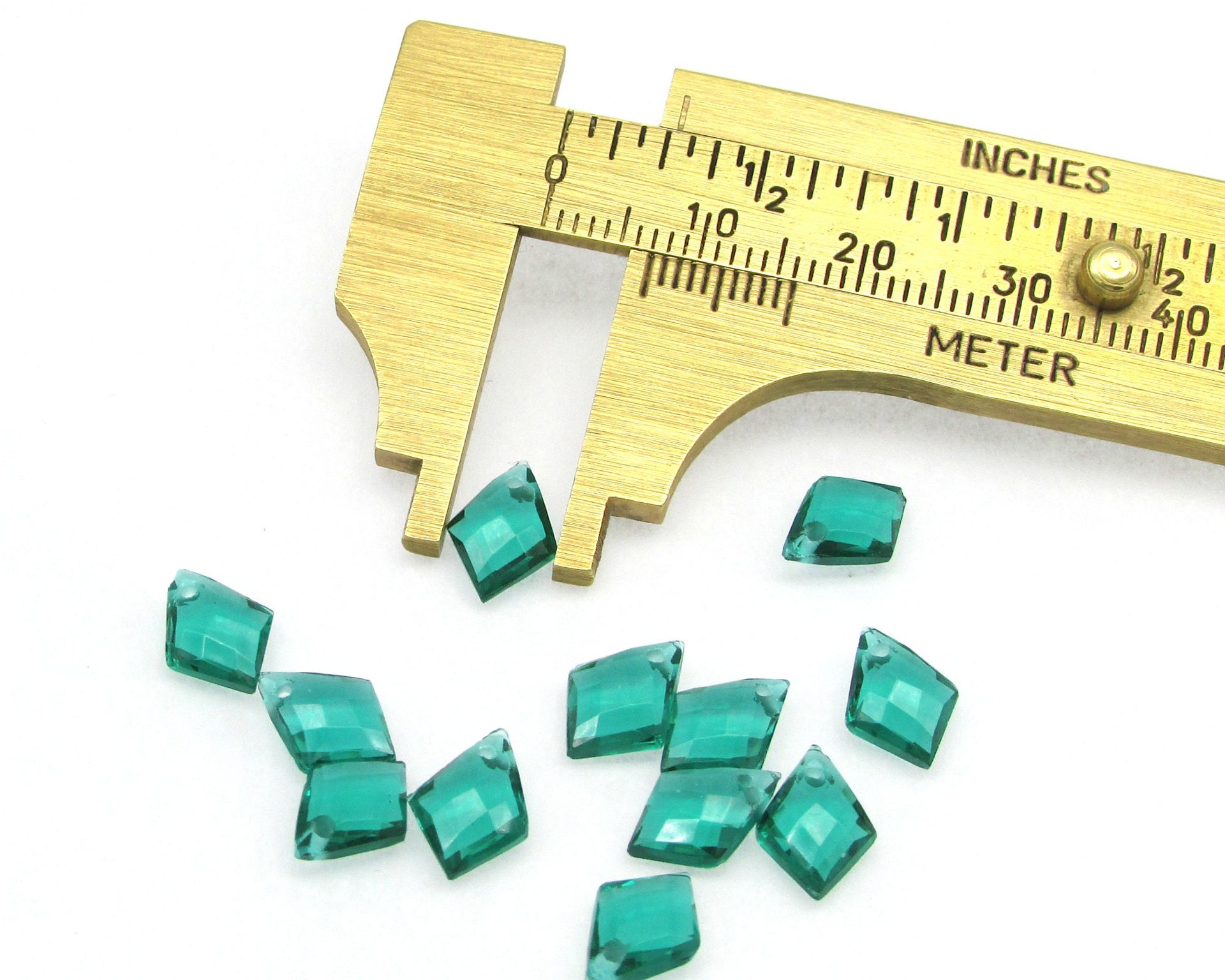 9x7mm Emerald Kite Briolettes