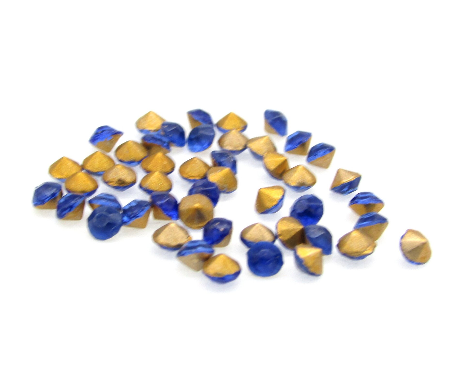 Vintage 14ss Foiled Chatons, 3.4mm Faceted Rhinestones, Foiled Sapphire Glass Gems (144)
