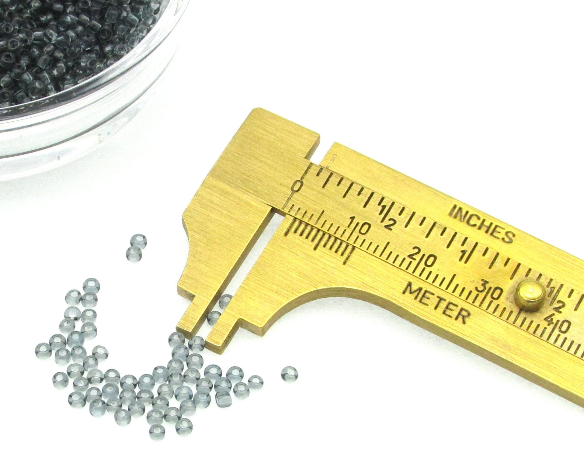 11/0 Seed Beads Translucent Gray