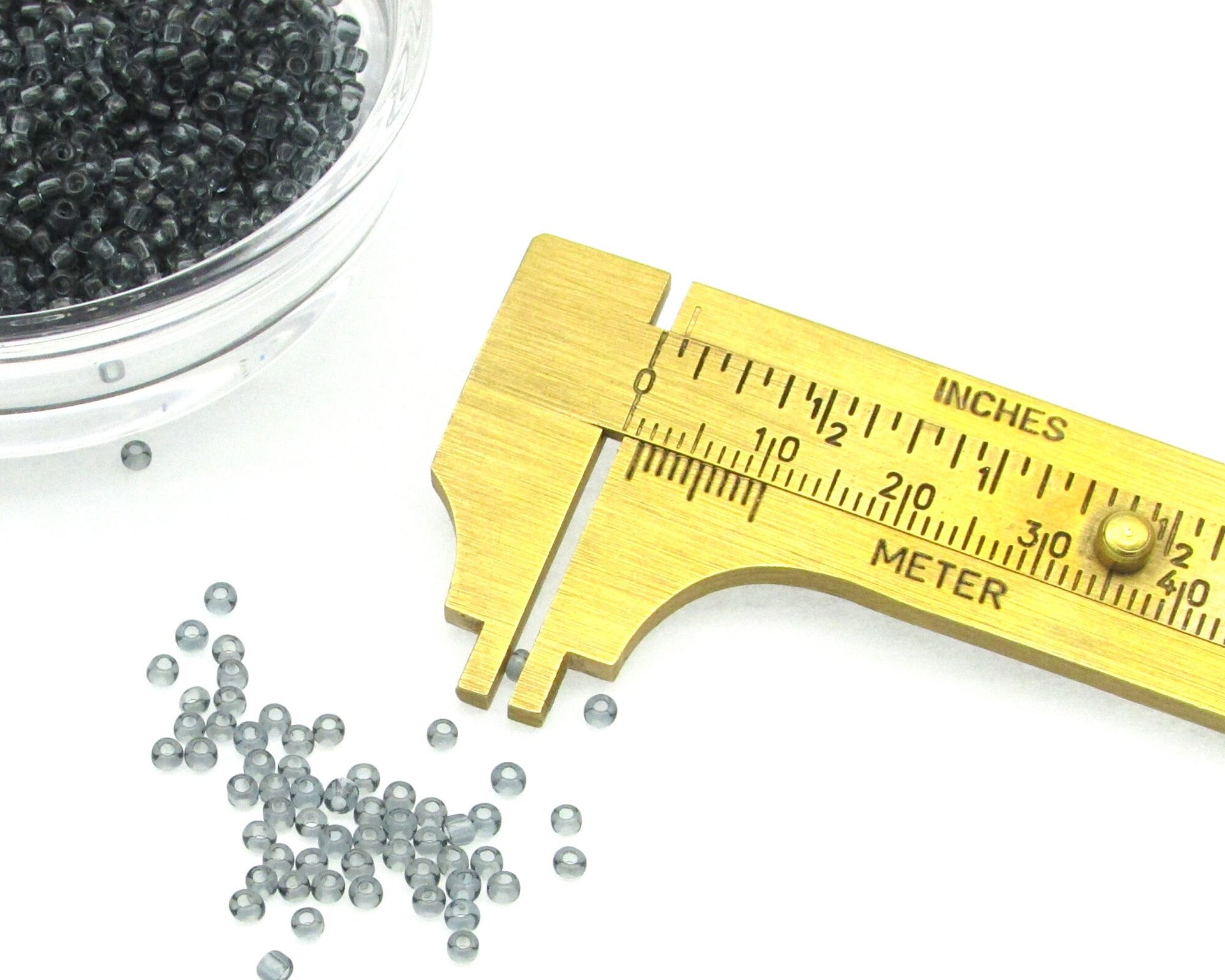 11/0 Seed Beads Translucent Gray