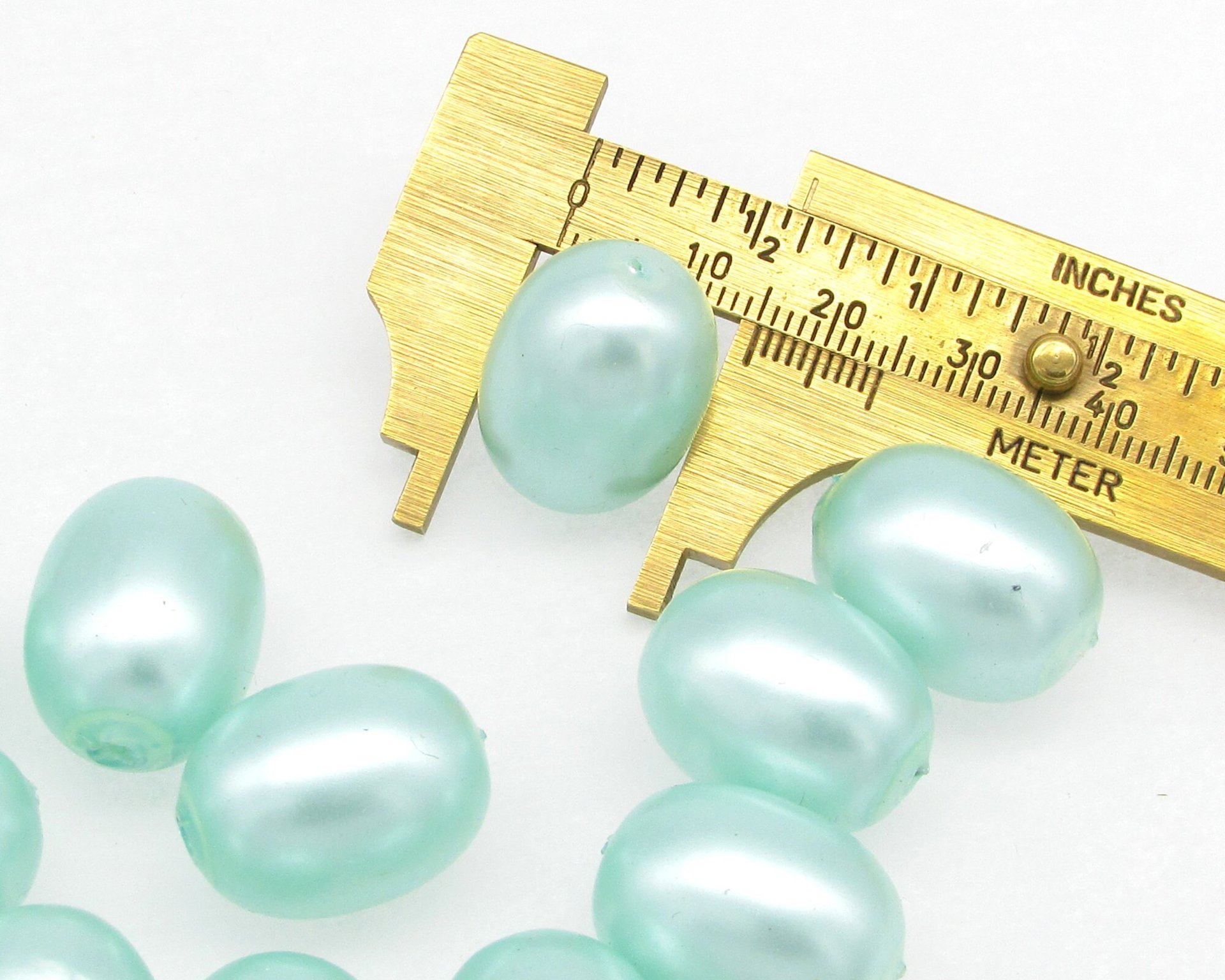 20x15mm Light Green Oval Beads, Large Vintage Plastic Pearls  (11)