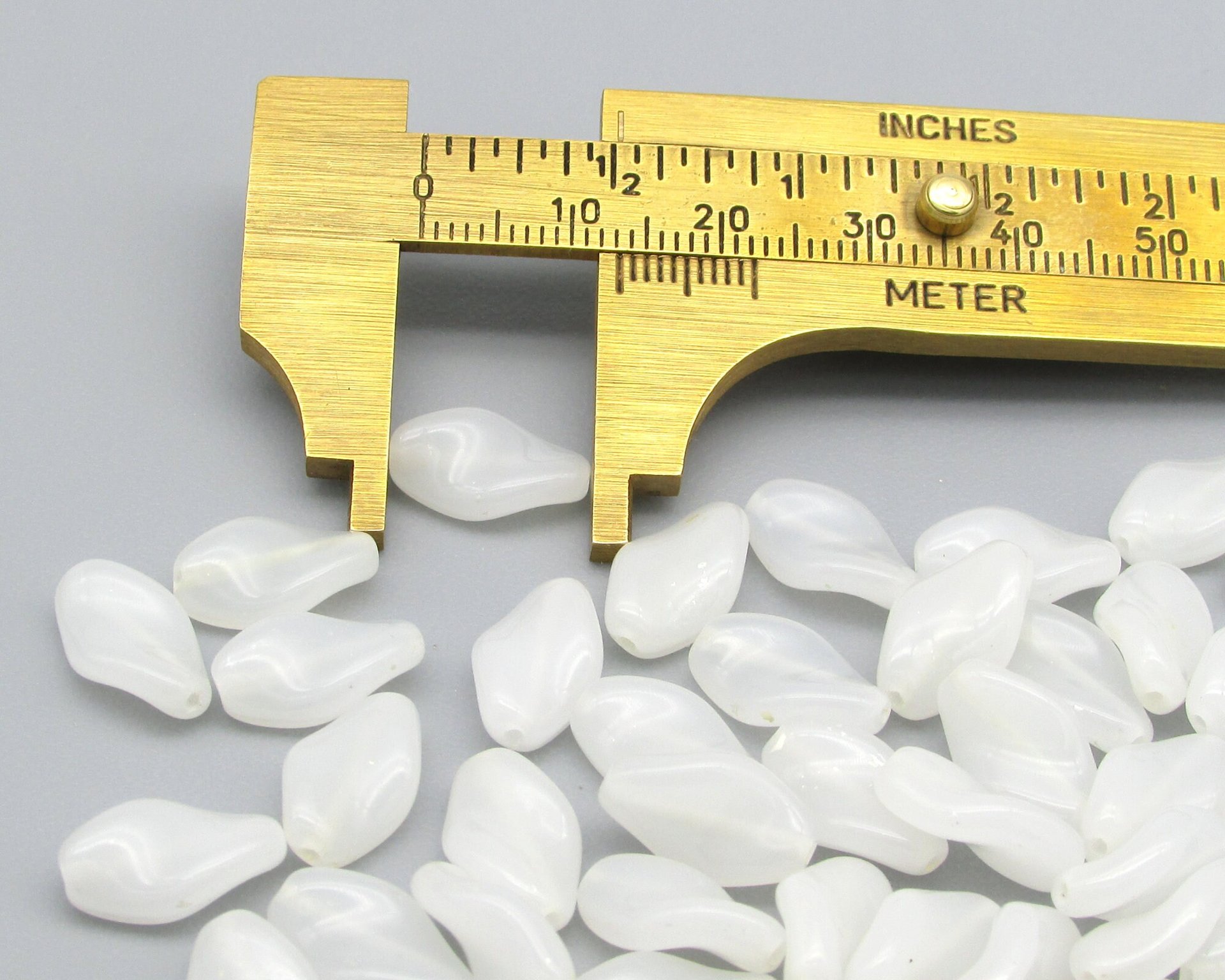 13x8mm Flat Twisted Diamonds, Alabaster White Glass Beads (50)