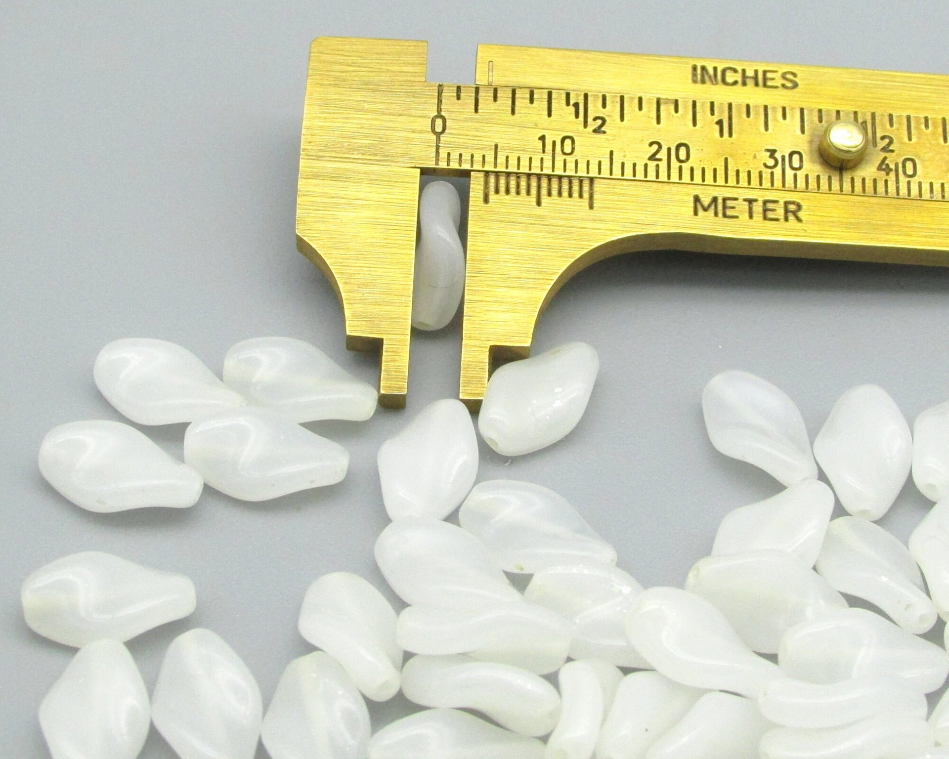 13x8mm Flat Twisted Diamonds, Alabaster White Glass Beads (50)