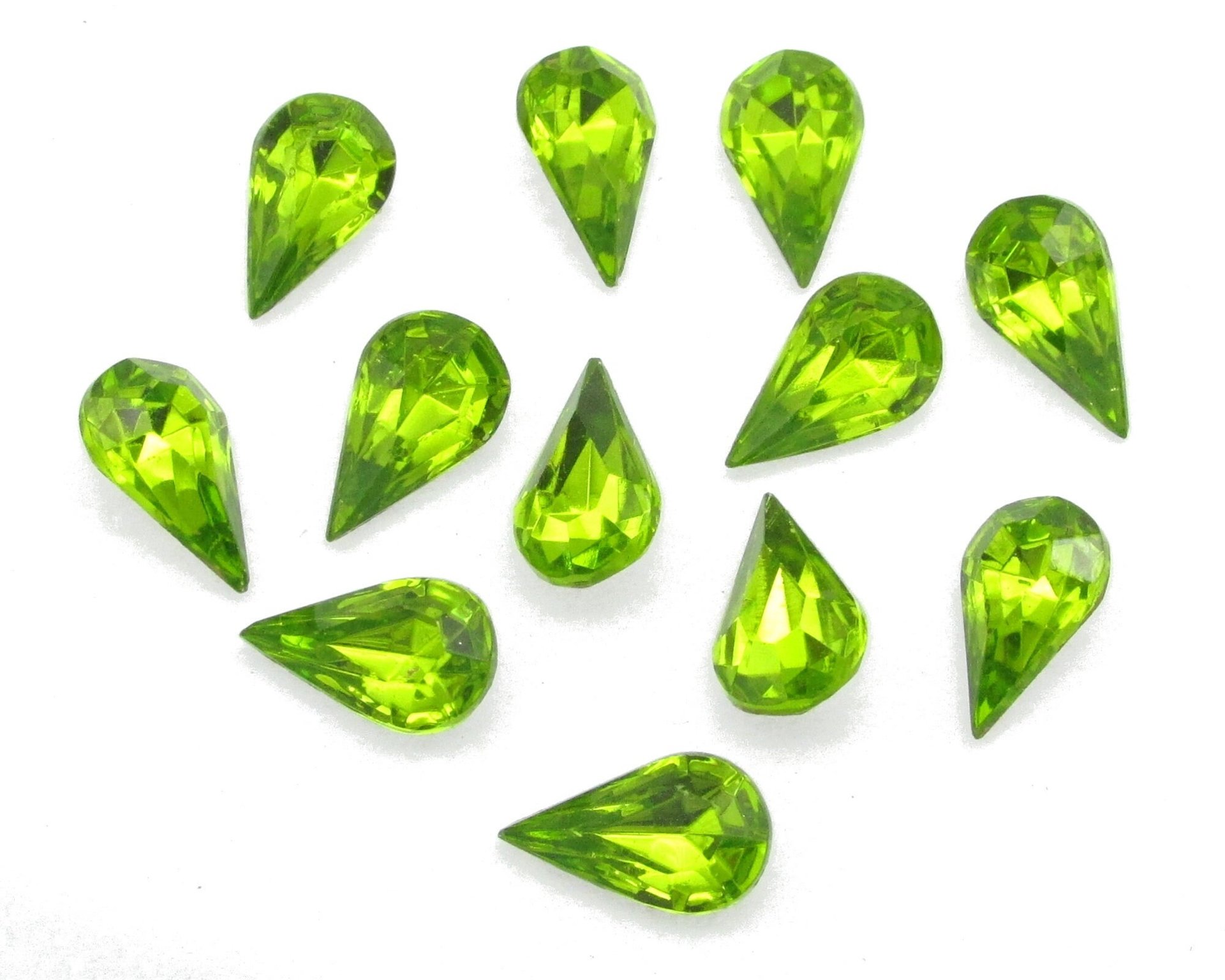 Vintage tin table cut pear shape rhinestones are translucent bright olive green backed with gold foil. Point back stones measure 13mm long and 7.8mm wide.