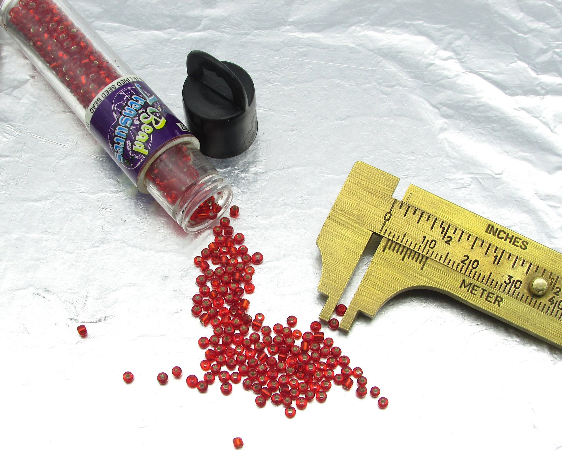 Red 10/0 Round Seed Beads, Silver Lined Spacers (20g)