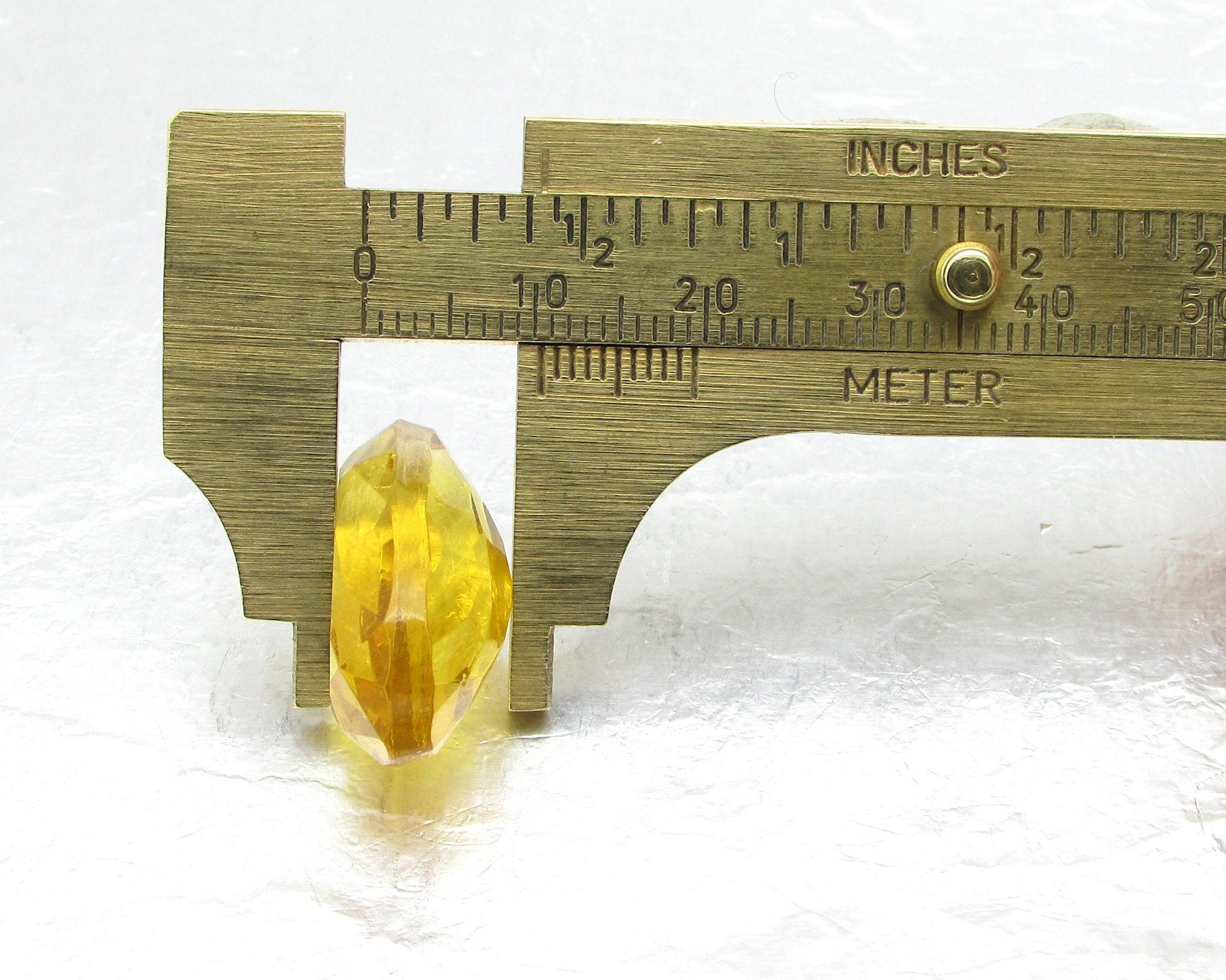 24.5mm Oval Dentelle,  Unfoiled Light Topaz Glass Rhinestone