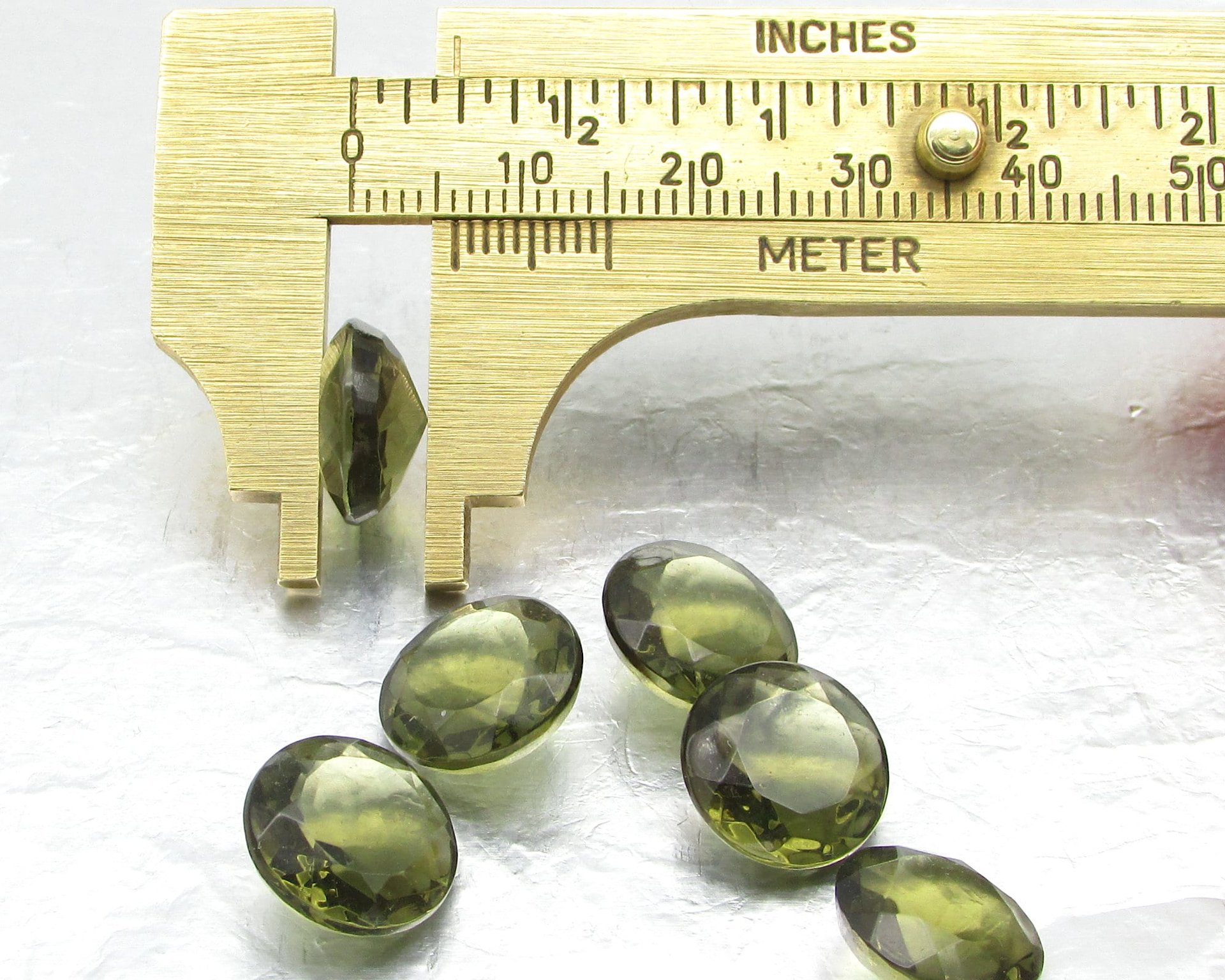 12mm Round Dentelles, Dark Olivine Point Back Unfoiled Glass Rhinestones