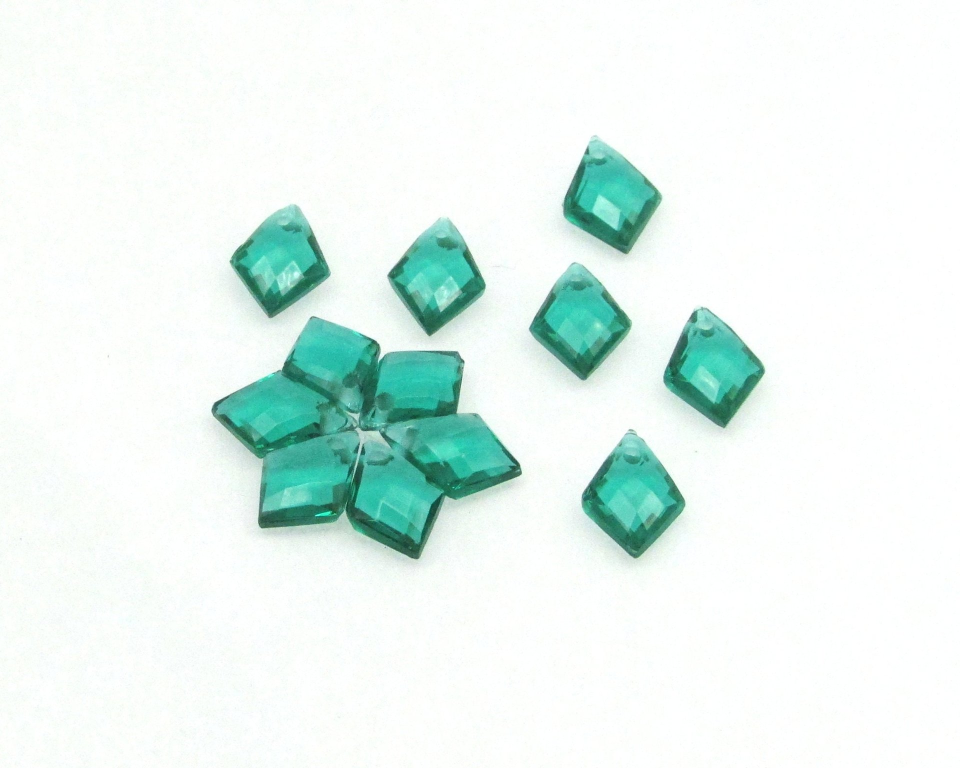 9x7mm Emerald Kite Briolettes