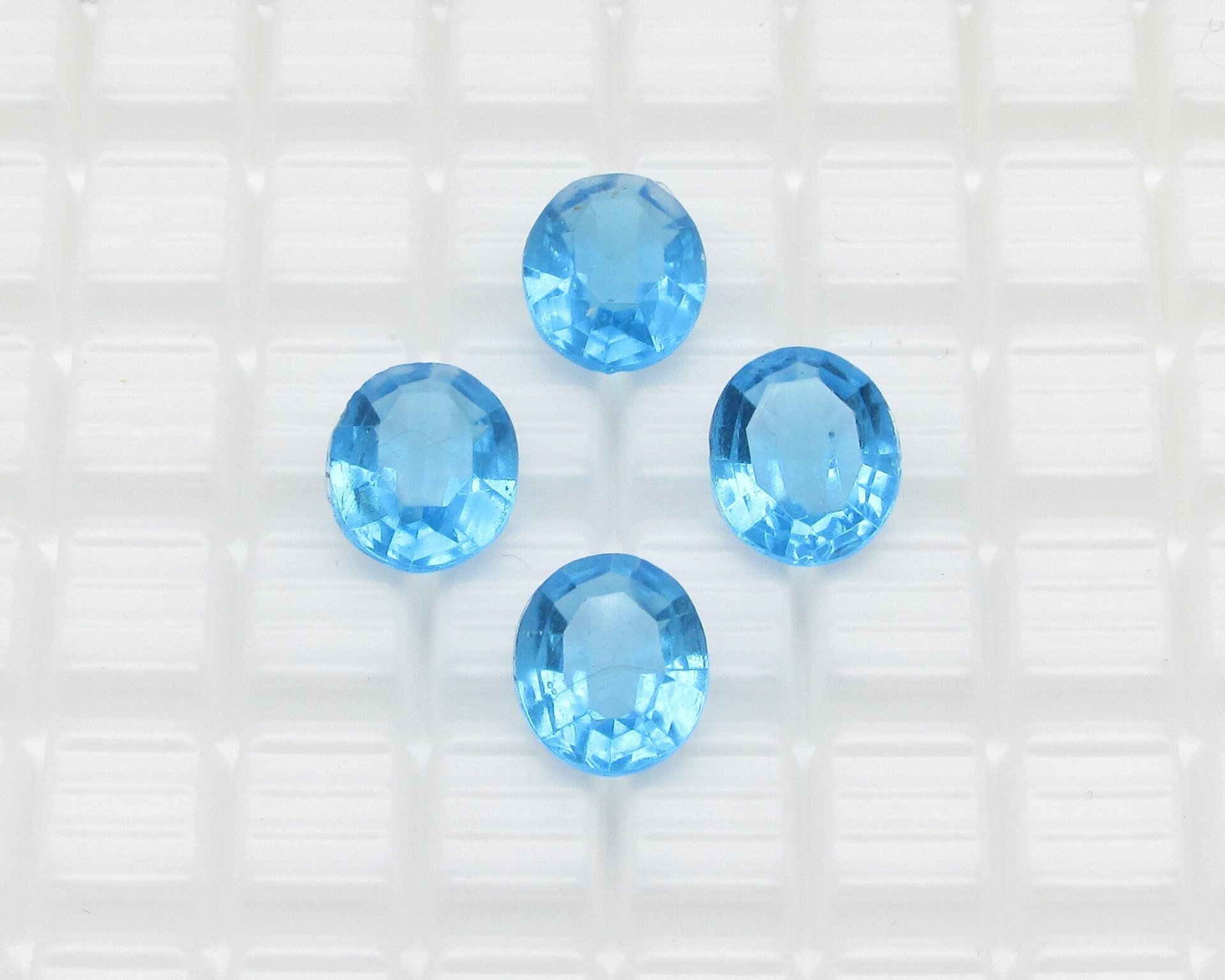 12.5x10mm Aqua Oval Rhinestone Dentelles (4)
