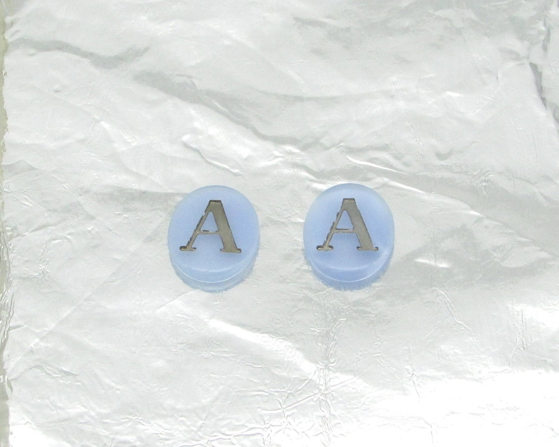 Vintage Initial Cabochon, Pale Blue Glass with Silver Letter, 12x10mm Flat Oval
