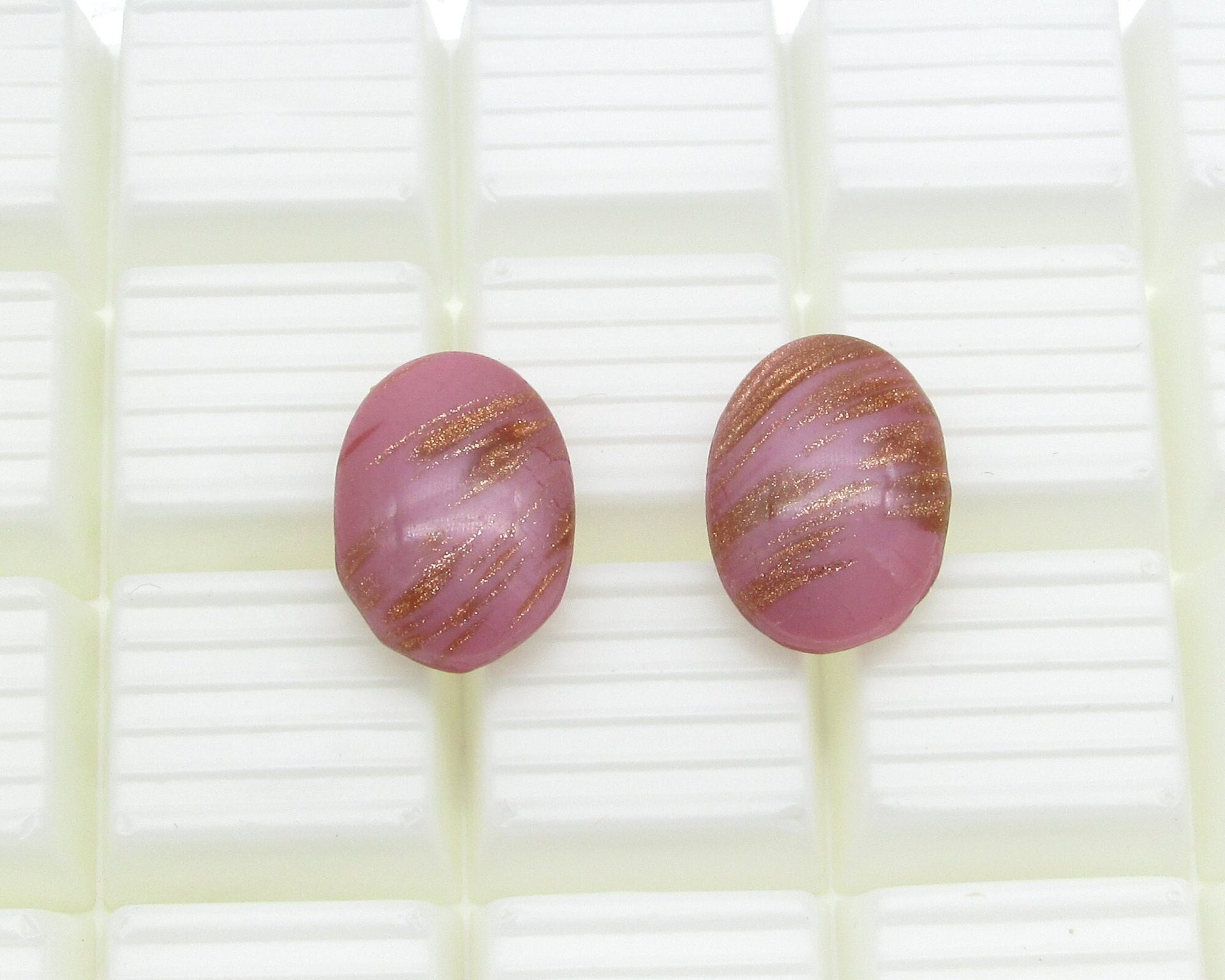 Oval Cab-Top Dentelles, 18.5x13.3mm Vintage Aventurine Glass Stones (2)