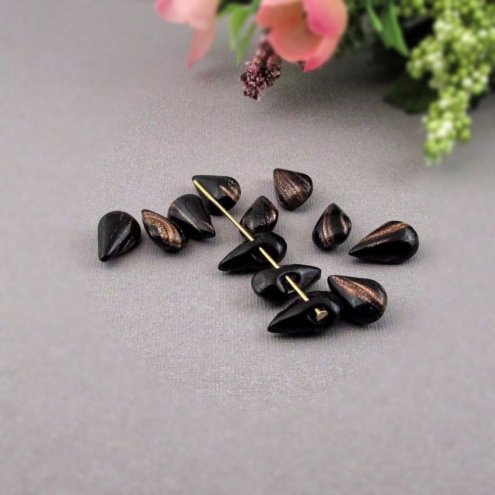 13mm Vintage Black Teardrop Glass Stones (24)